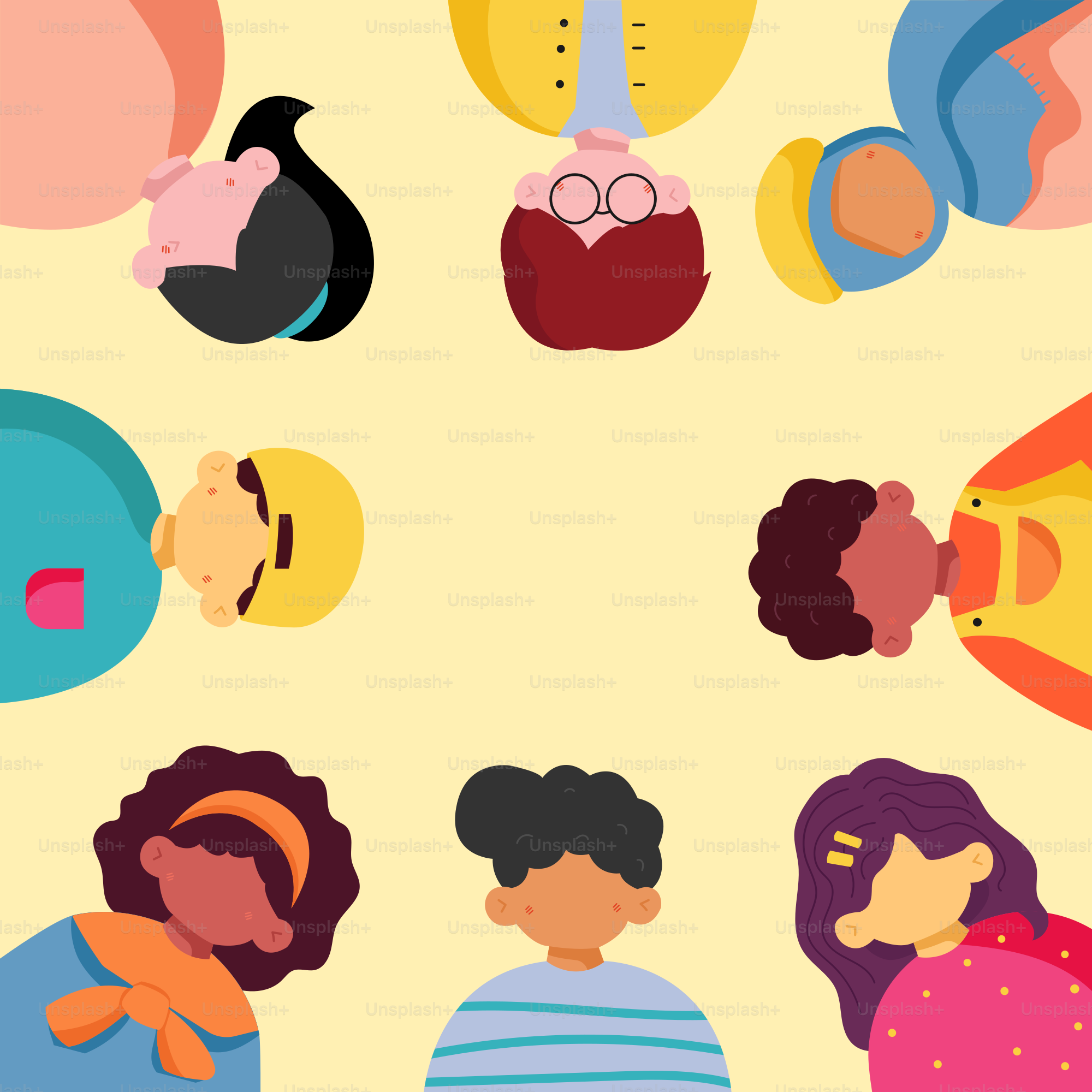 Un gruppo di persone in piedi una accanto all'altra