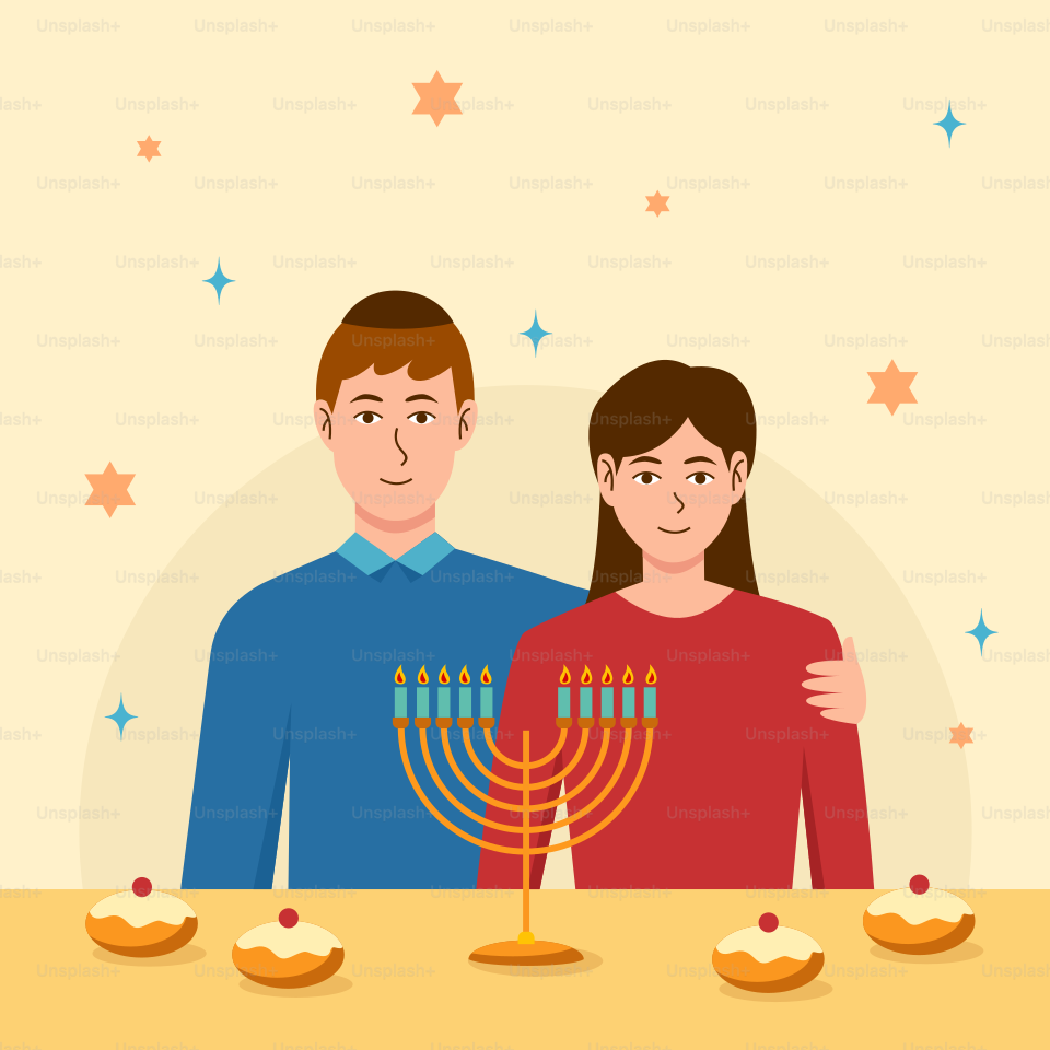 Un uomo e una donna in piedi davanti a una menorah