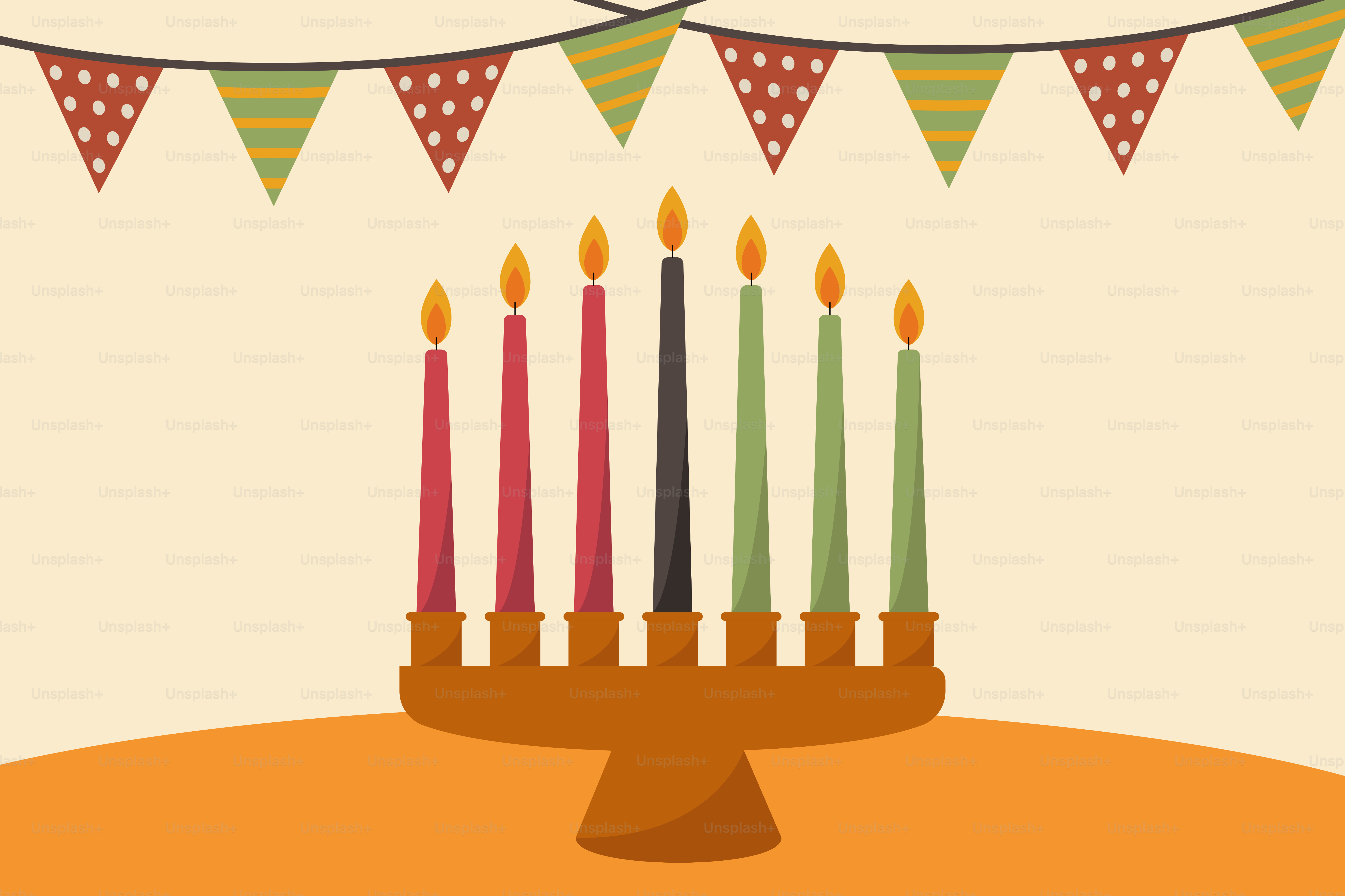 Eine Geburtstagstorte mit brennenden Kerzen auf einem Tisch