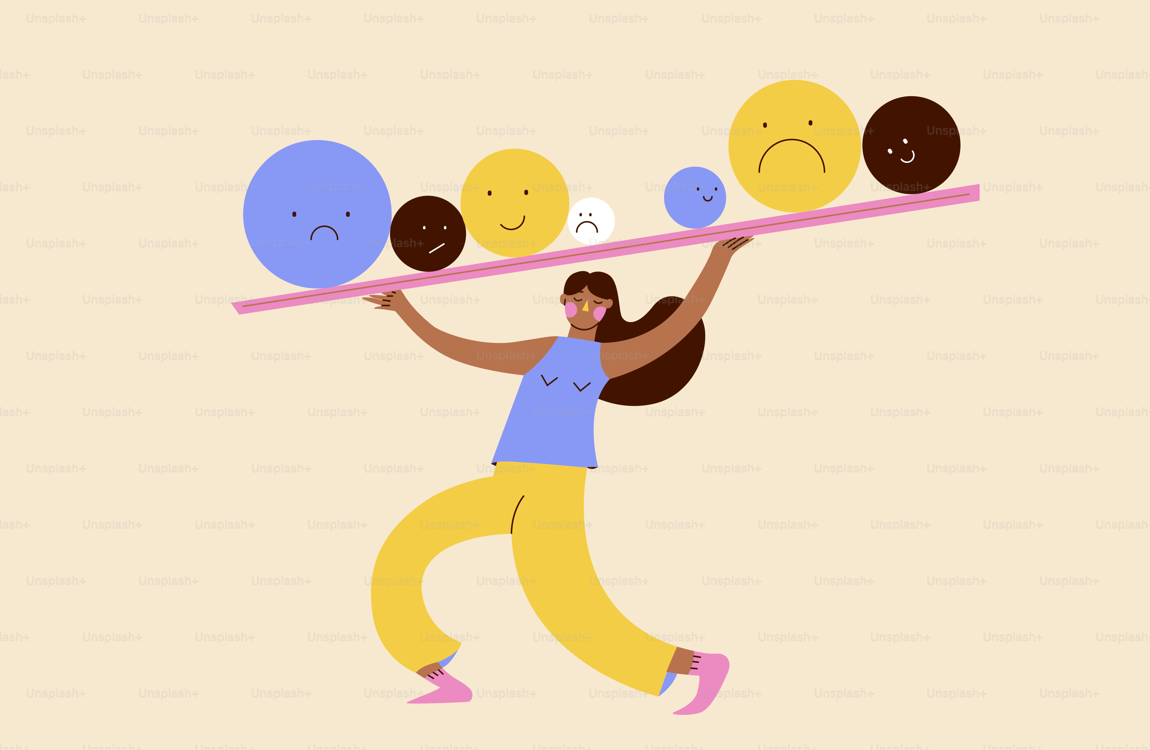 Una donna che porta un vassoio con ciambelle sopra