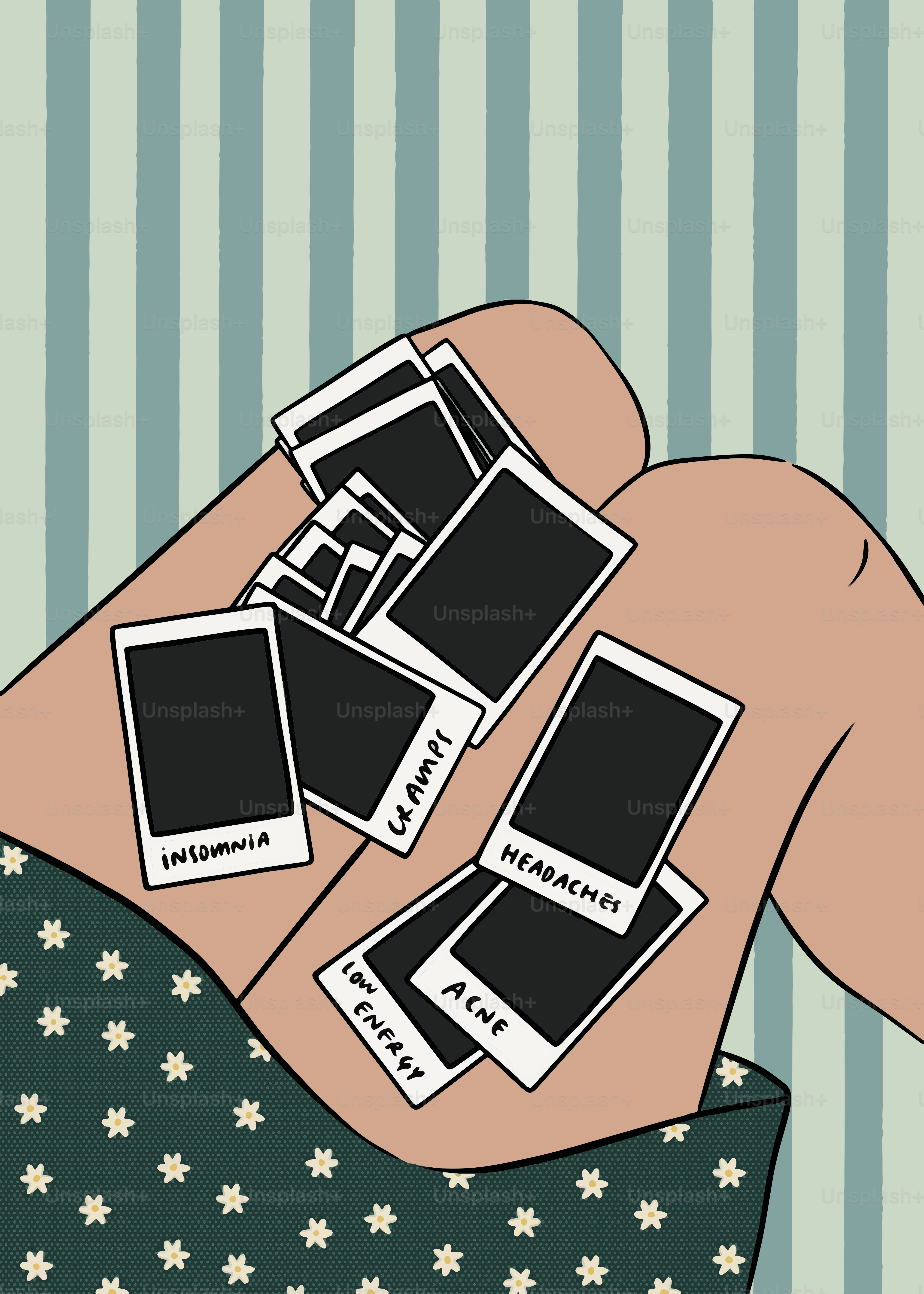 La mano de una persona sosteniendo un montón de fotogramas polaroid