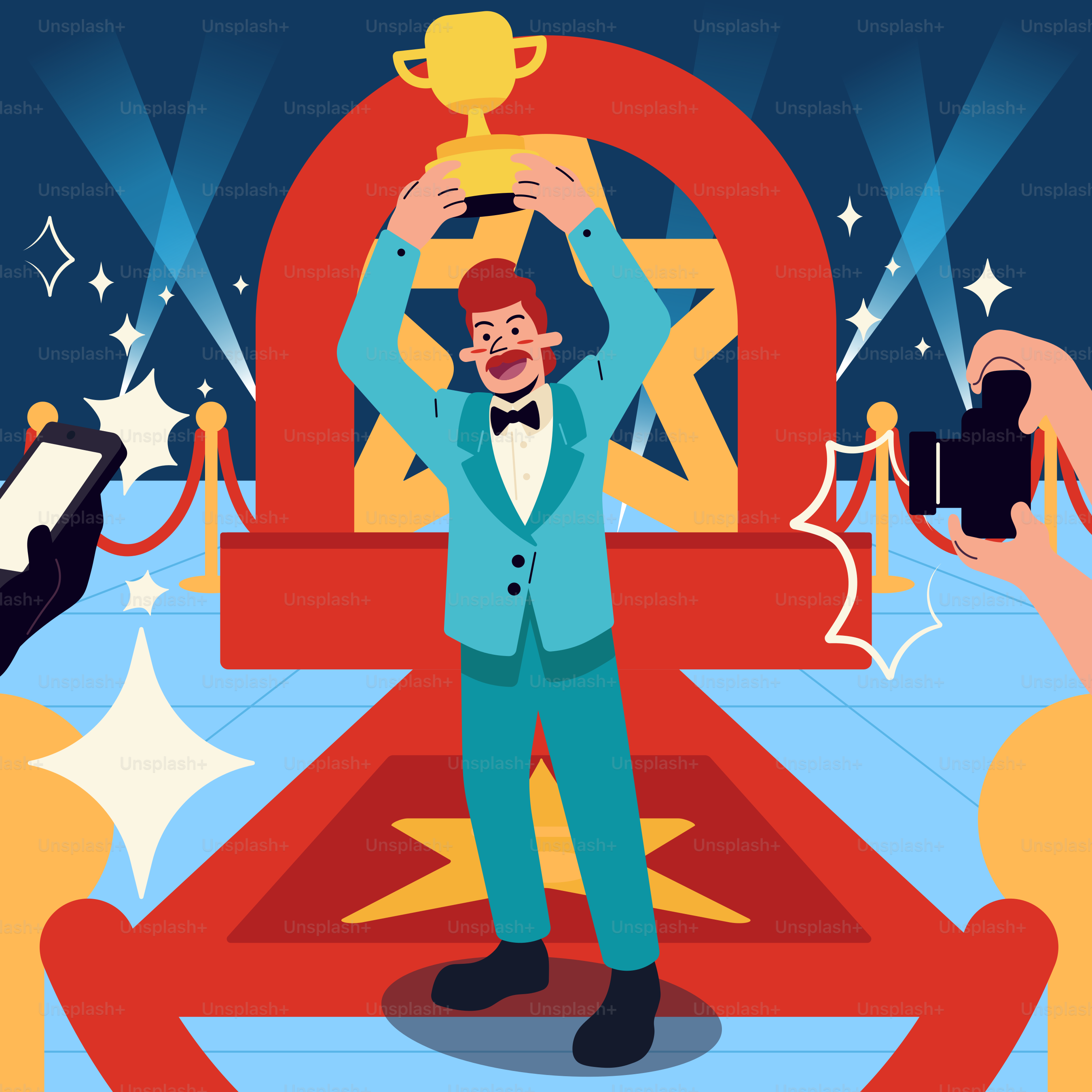 Un hombre con esmoquin sosteniendo un trofeo