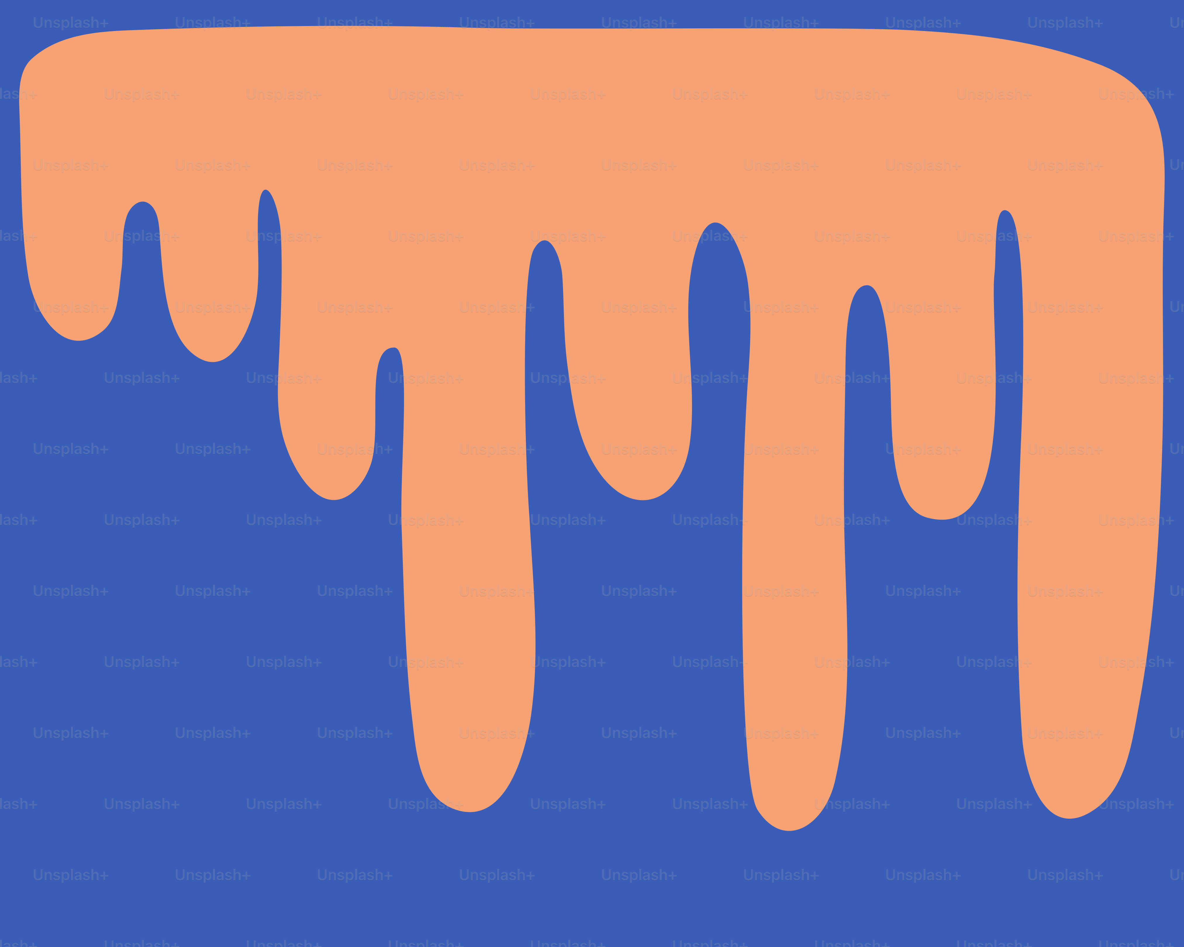 Un pezzo di torta con glassa su sfondo blu