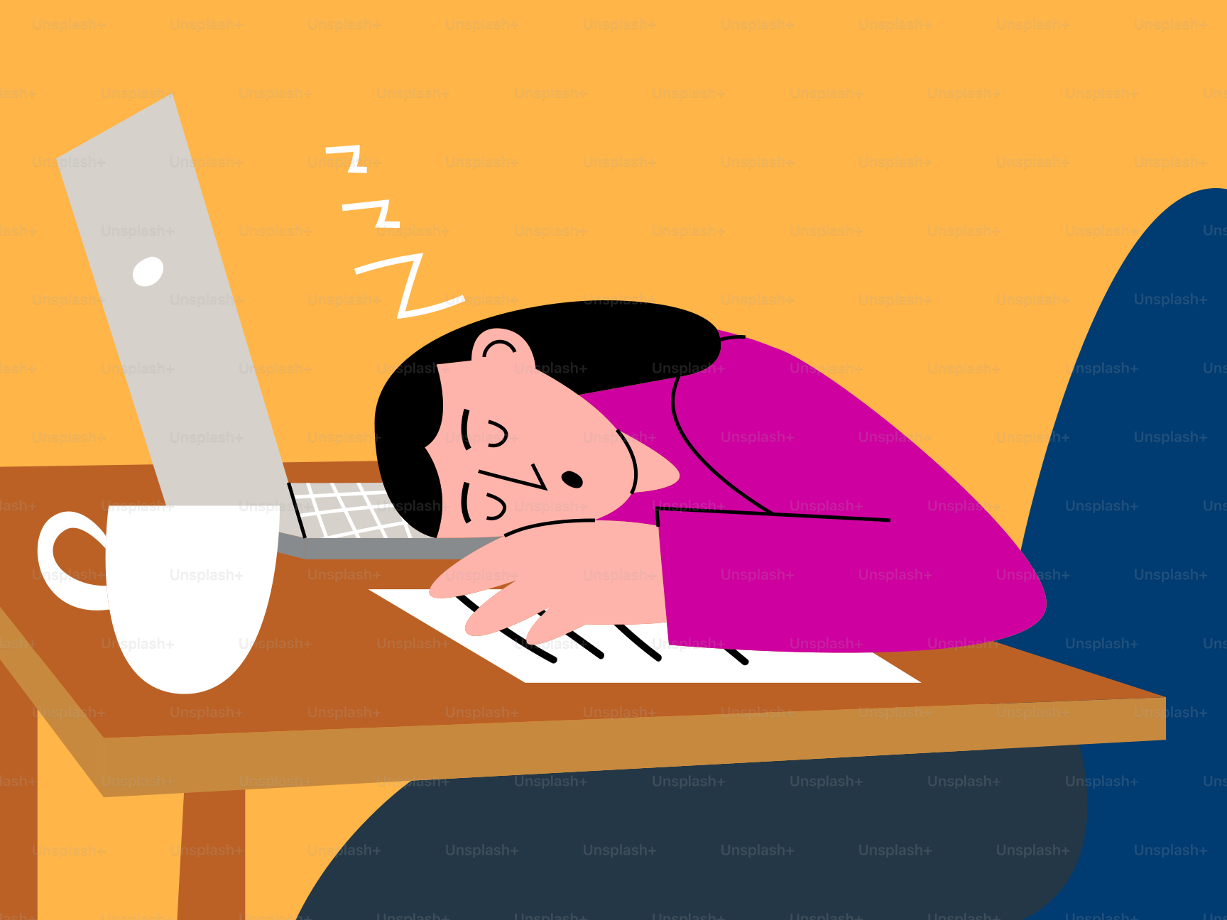 La femme dort à son bureau.