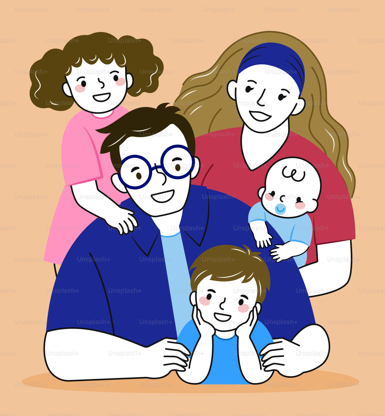 Una famiglia felice che sorride insieme in gruppo.