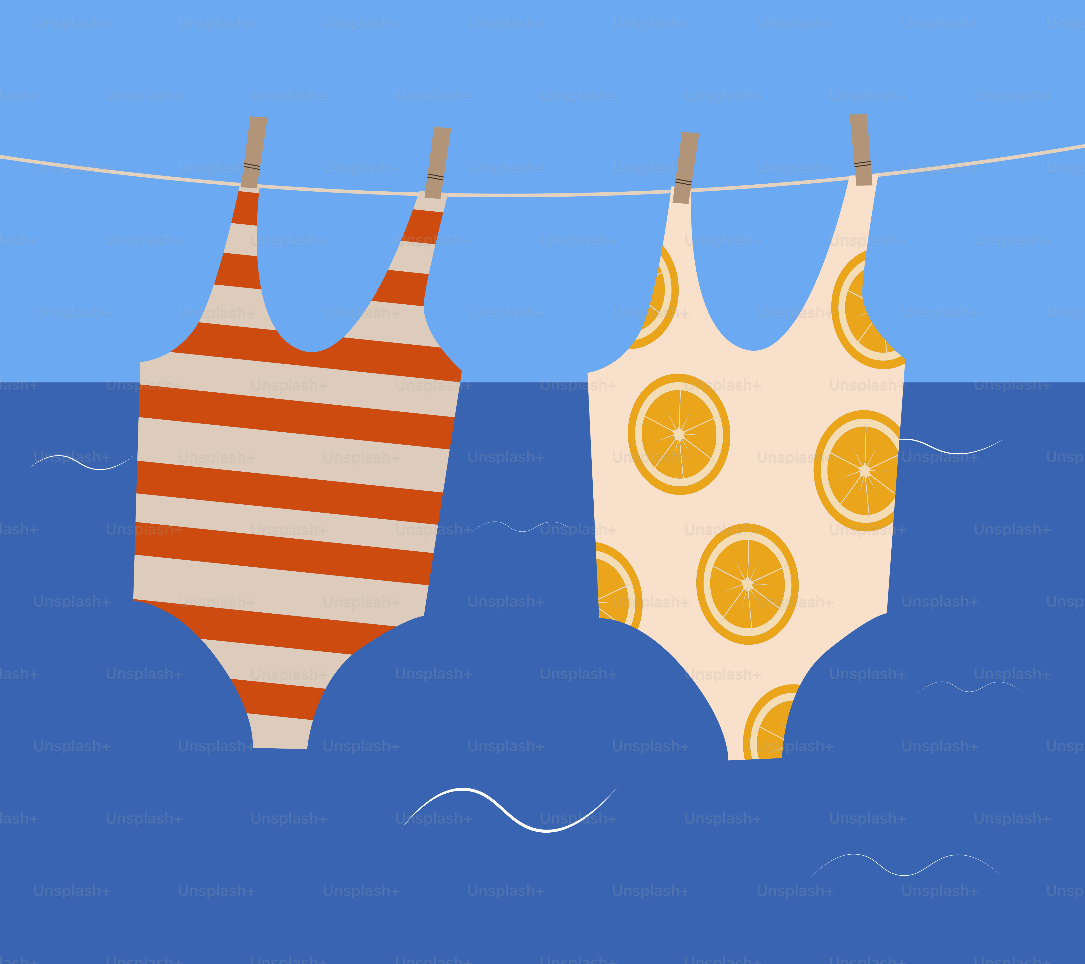 Badeanzüge hängen an einer Leine in der Nähe des blauen Wassers.