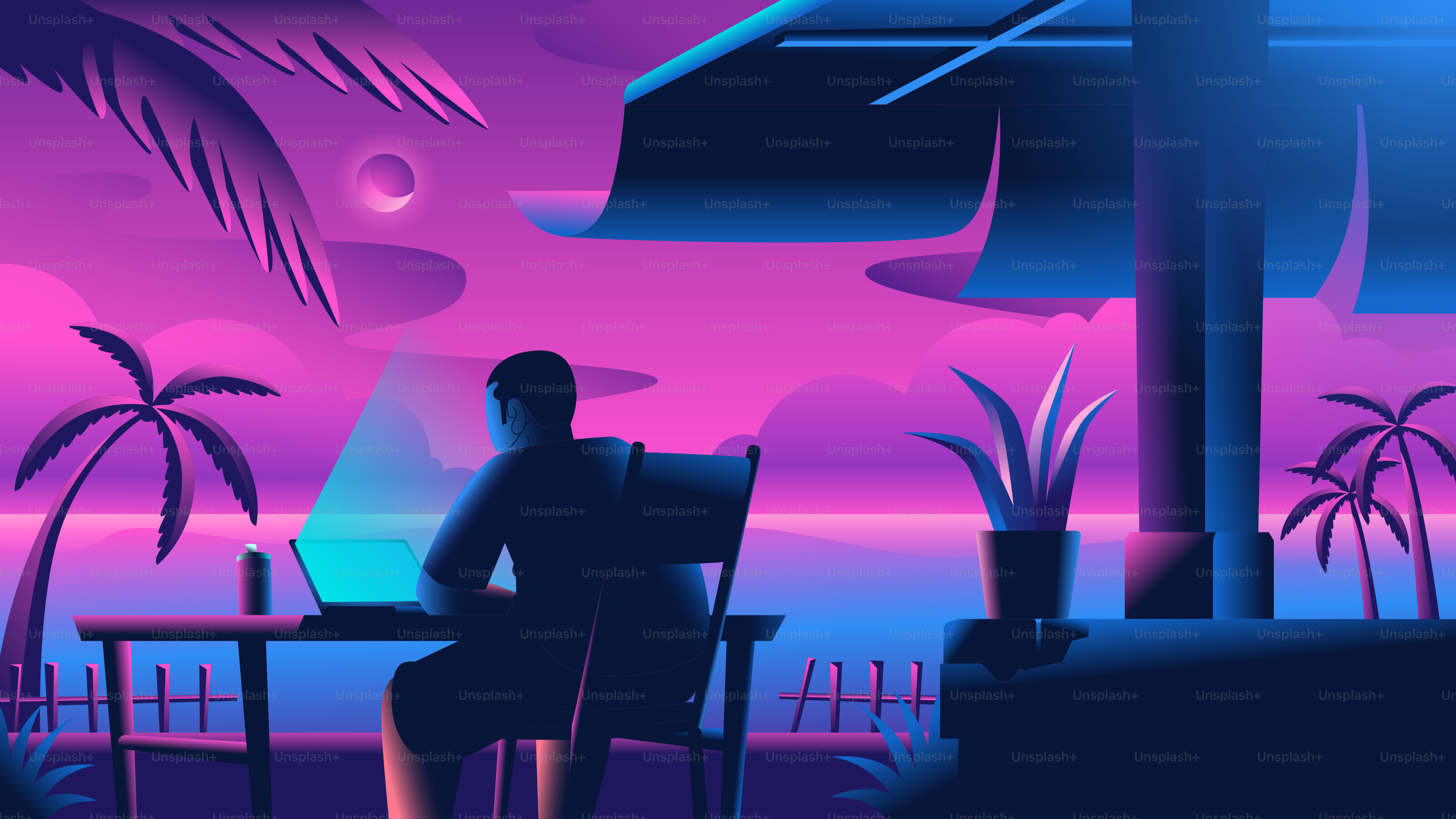 Je travaille sur un ordinateur portable au bord de la plage au coucher du soleil.