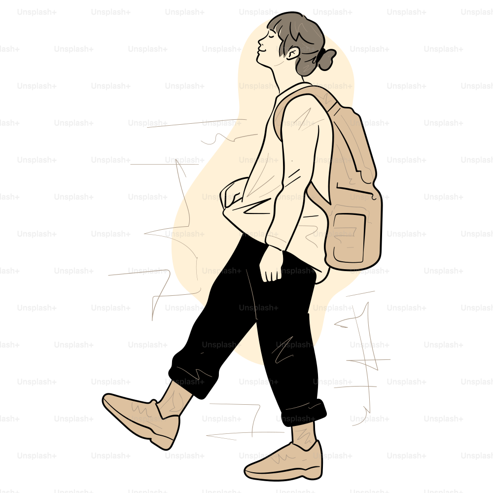 Una persona camina, mirando hacia arriba, con una mochila.