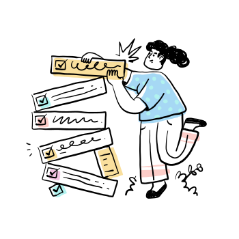 Une femme empile des listes avec des coches.