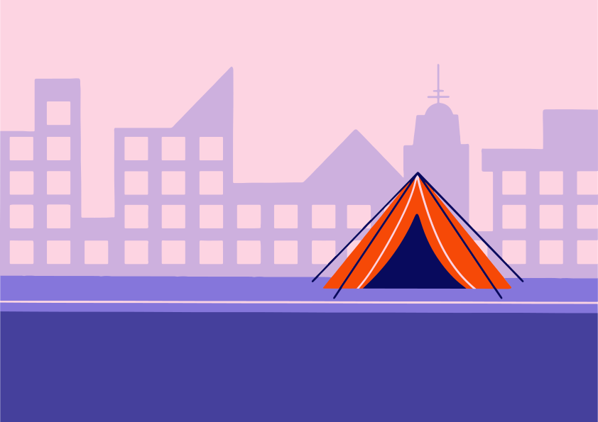 Una tienda de campaña se alza frente al horizonte de la ciudad.