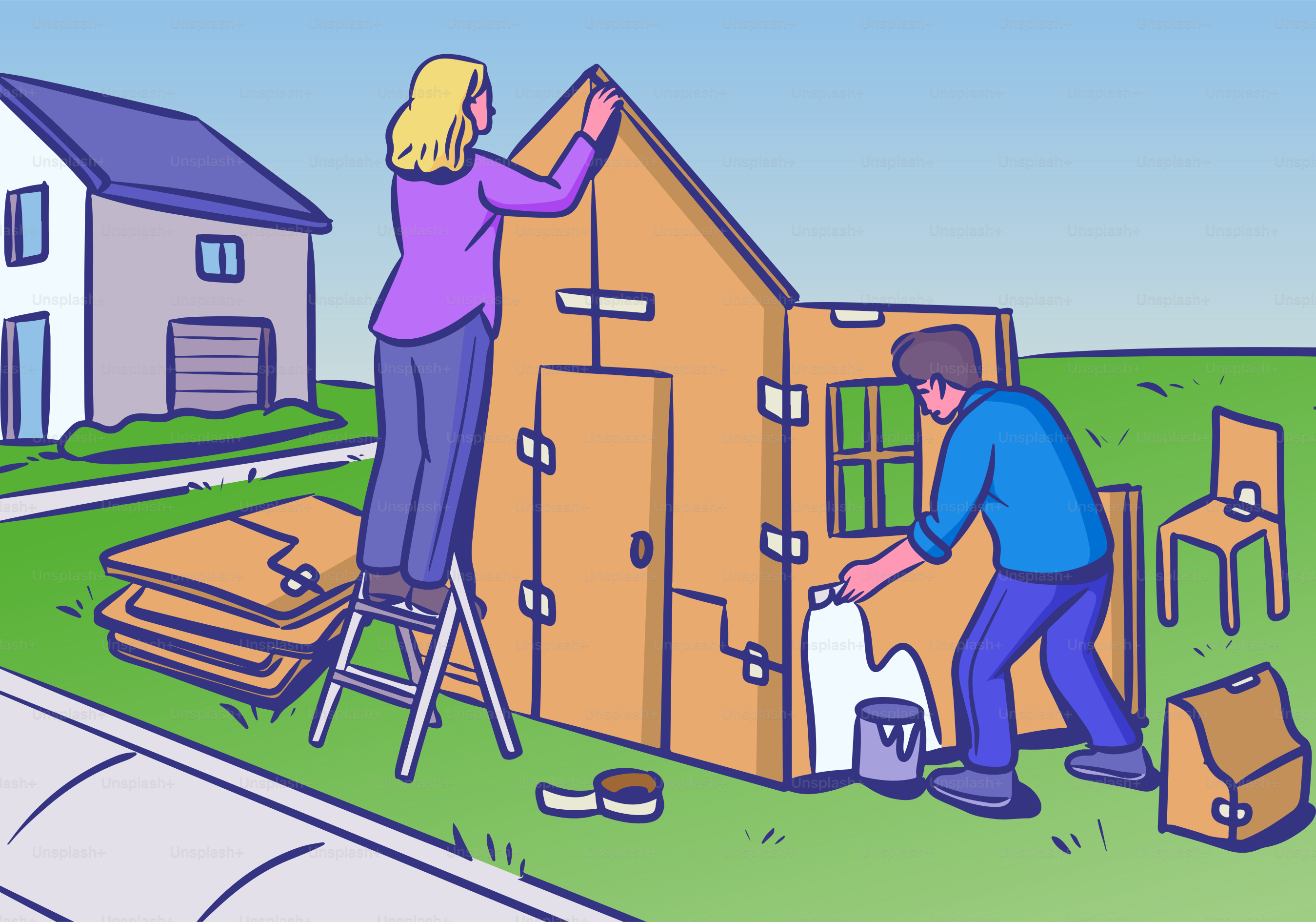 Die Leute bauen zusammen ein Papphaus.