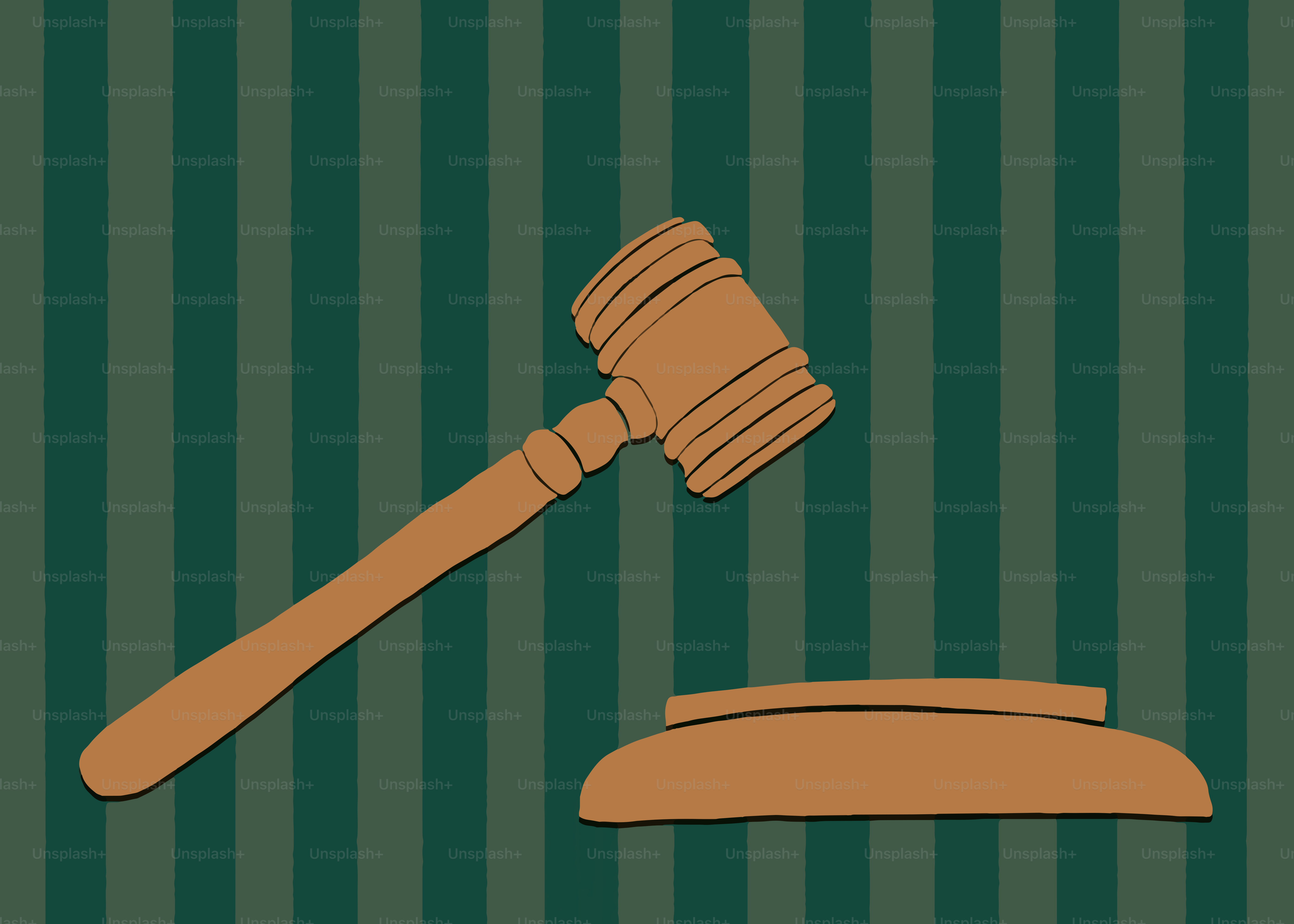 Un mazo y un bloque soportados frente a un fondo a rayas.