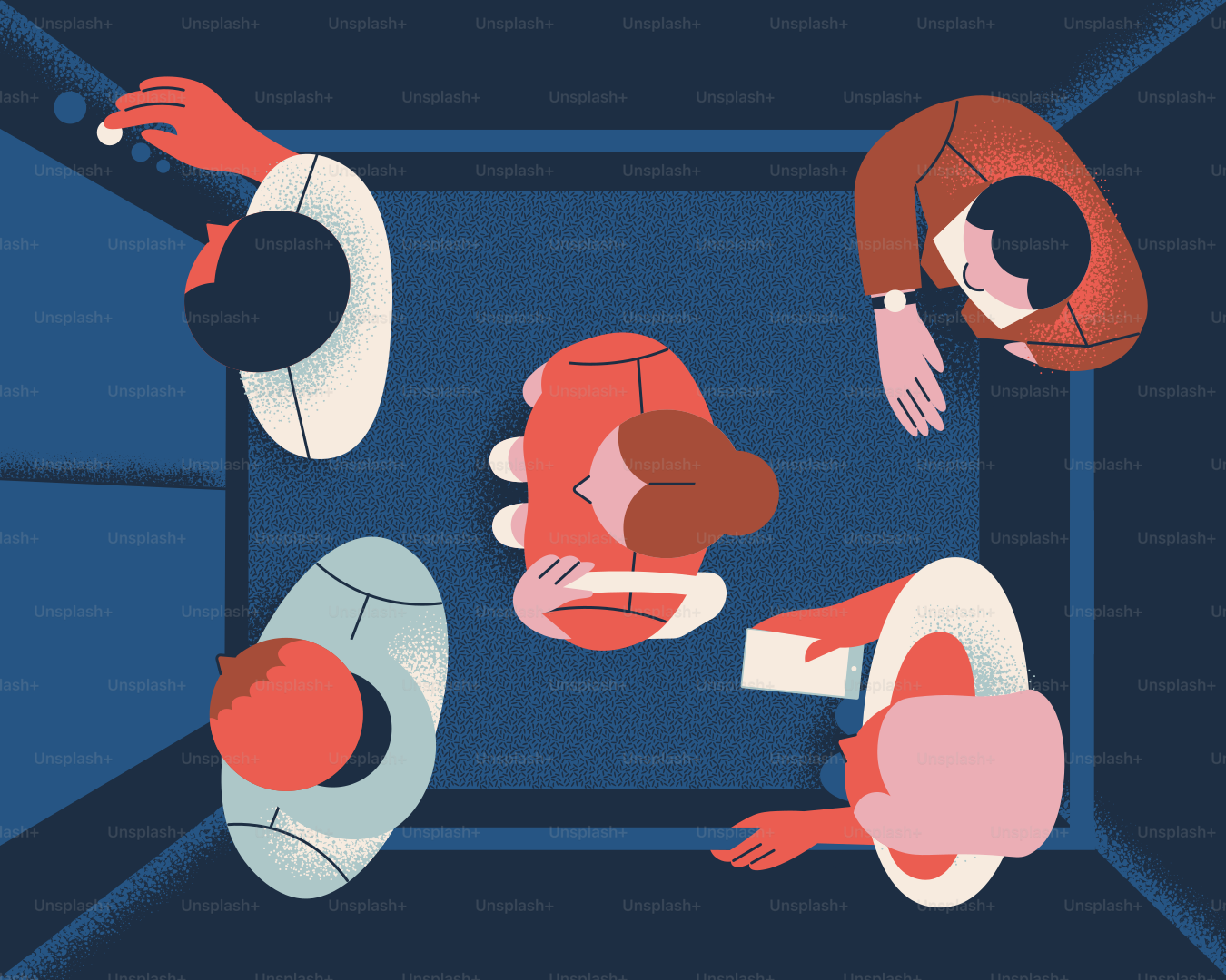 Les gens se rassemblent autour d’une table, vue d’en haut.