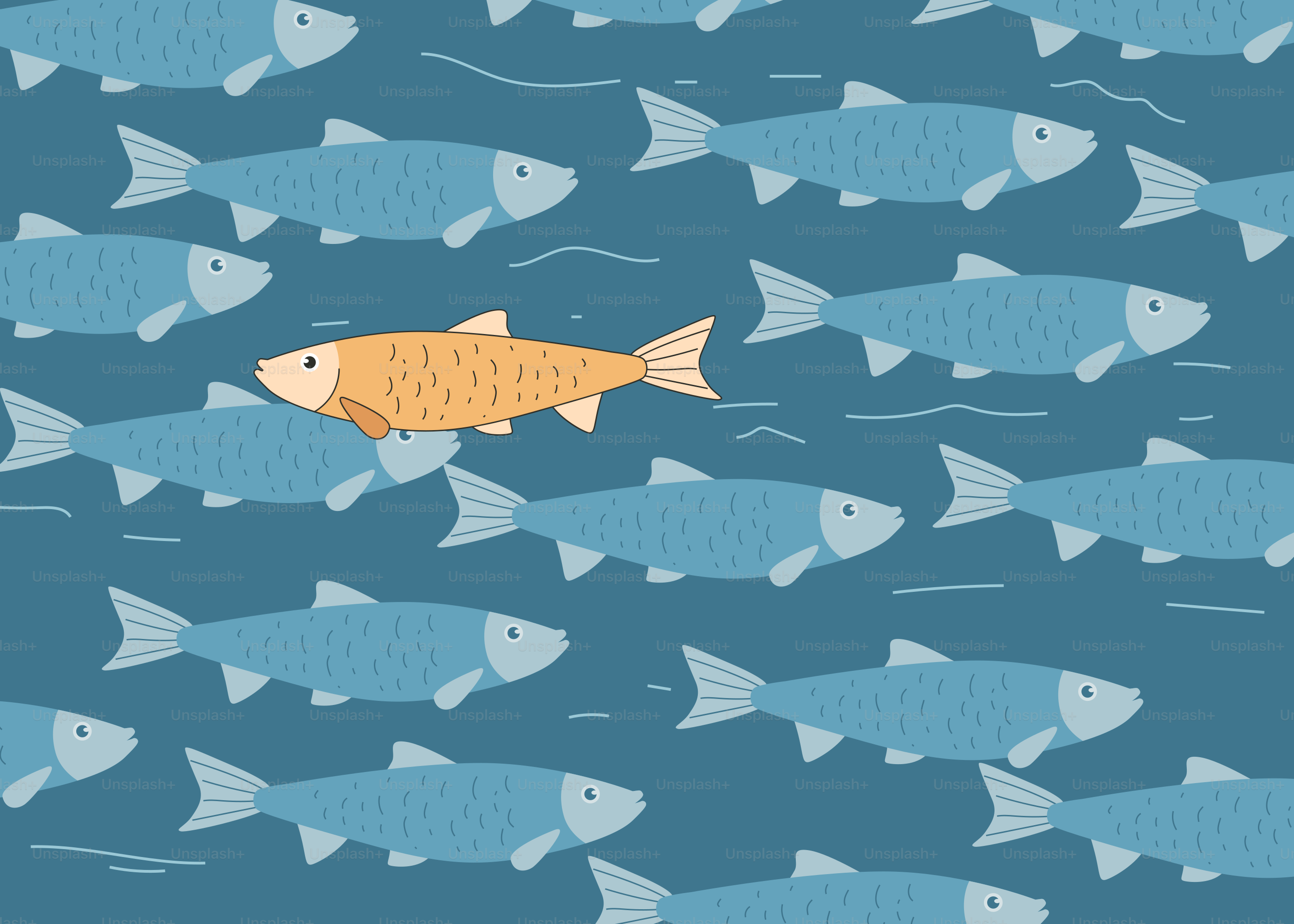 Un pez dorado destaca entre la multitud.