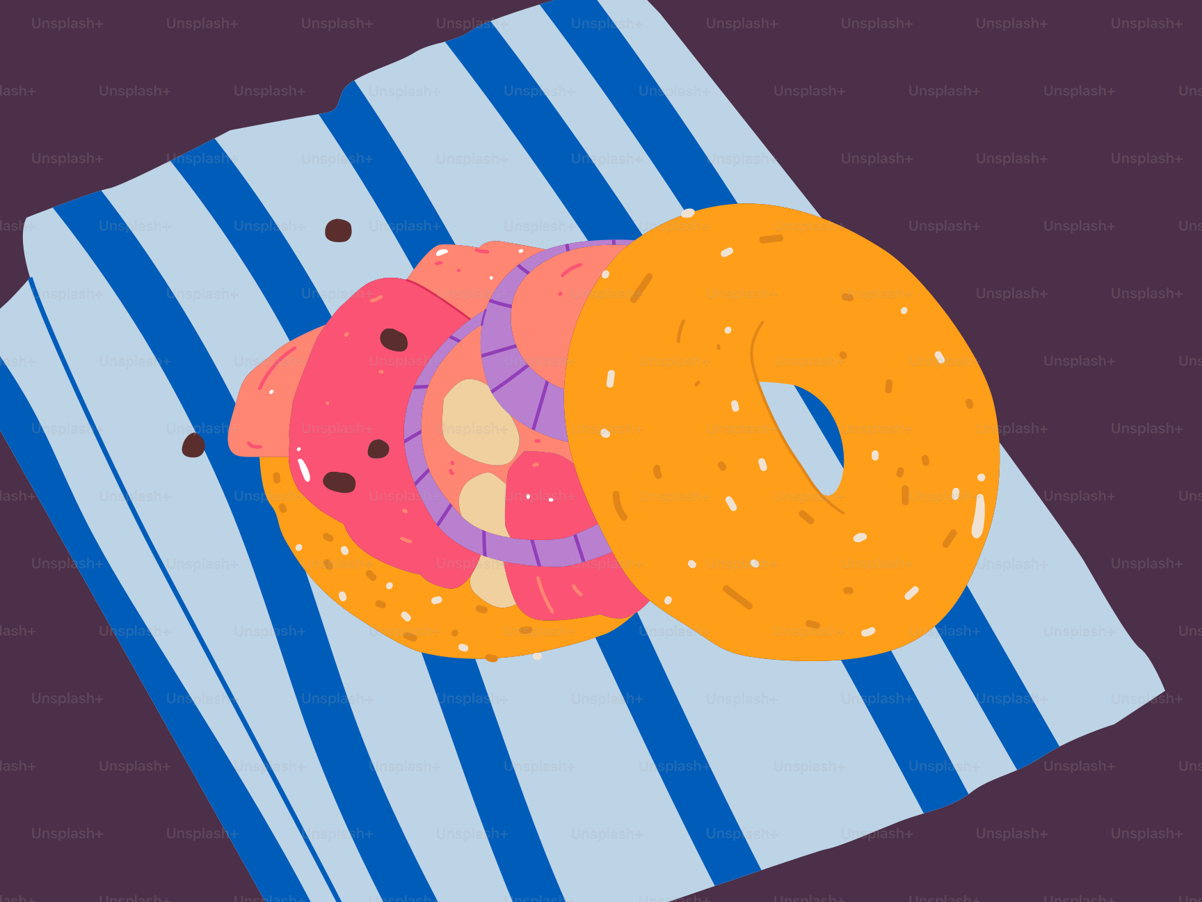 Ein Bagel-Sandwich liegt auf einem gestreiften Handtuch.