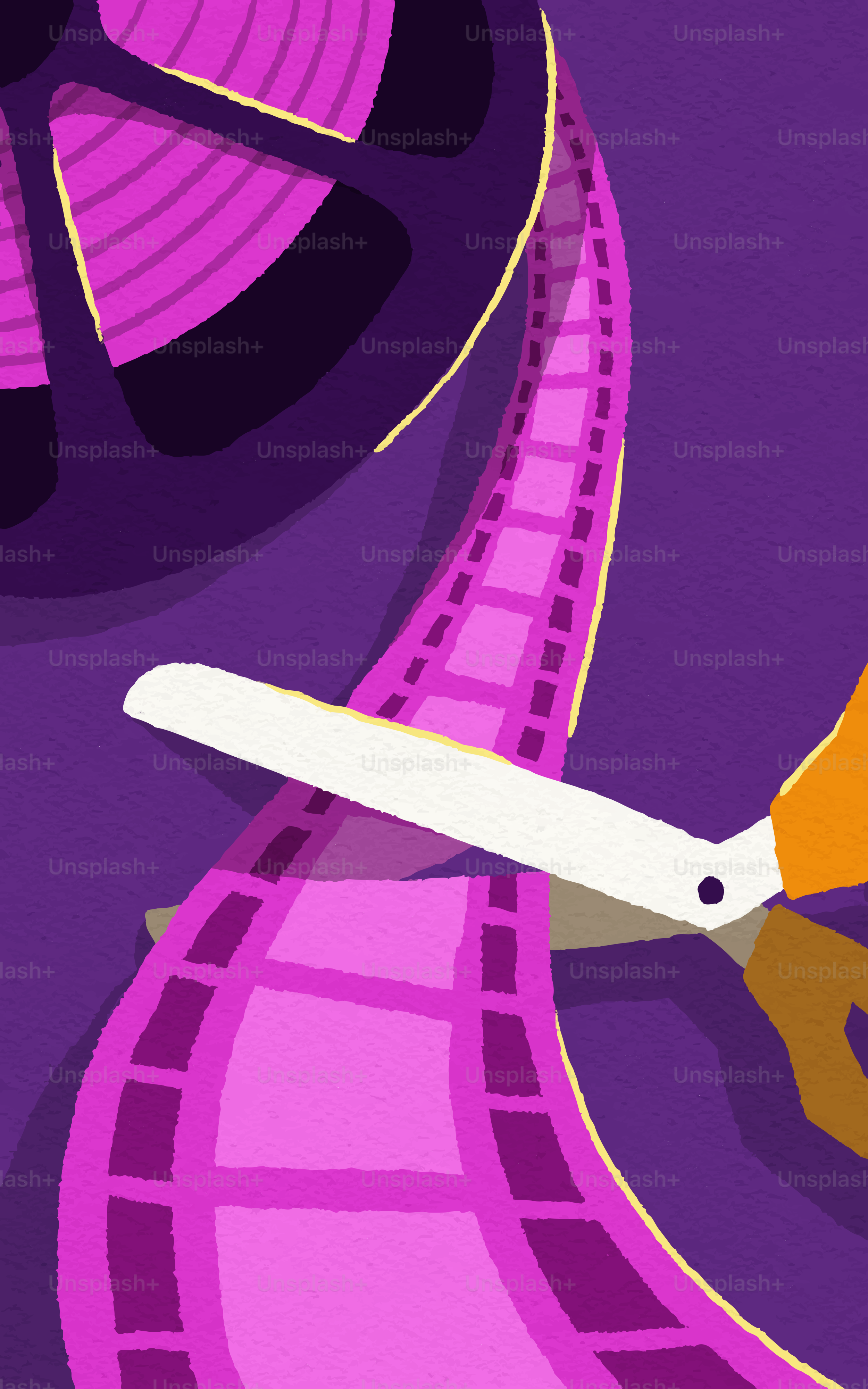 Forbici che tagliano una bobina di pellicola su sfondo viola