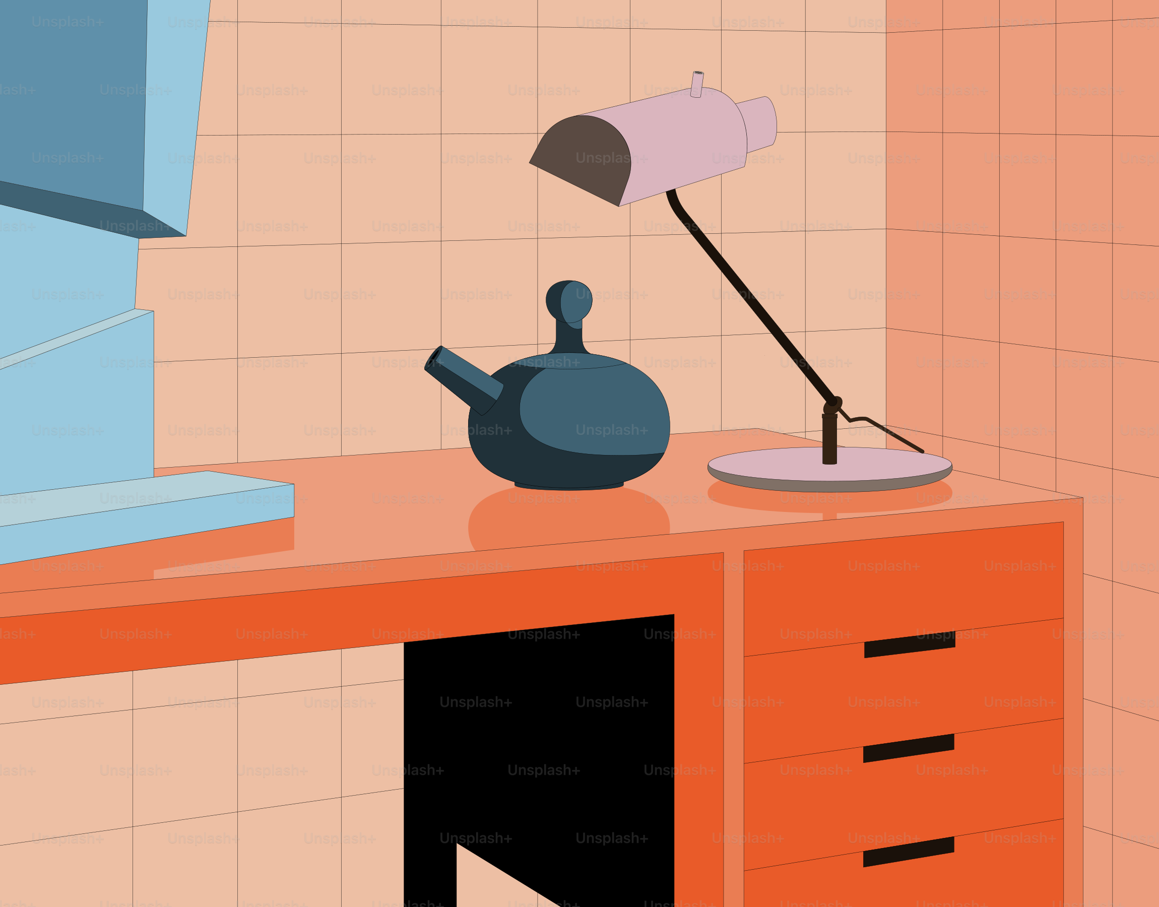 Schreibtisch mit Computer, Lampe und Teekanne