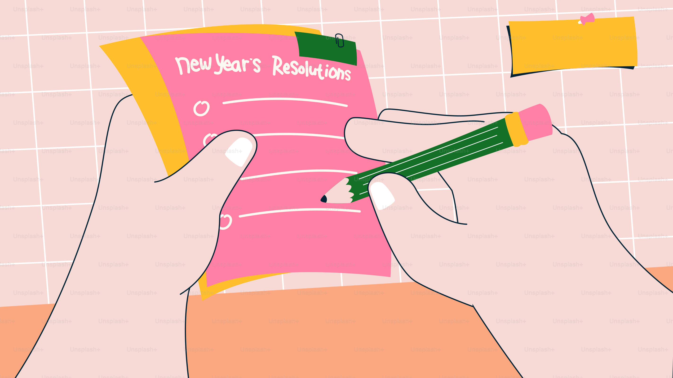 ピンクのチェックリストに新年の抱負を書いている手。