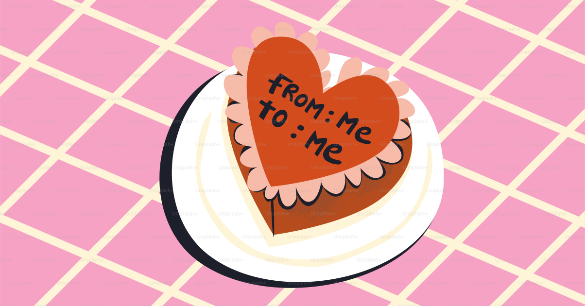 Bolo em forma de coração com mensagem 'de: mim para: mim'