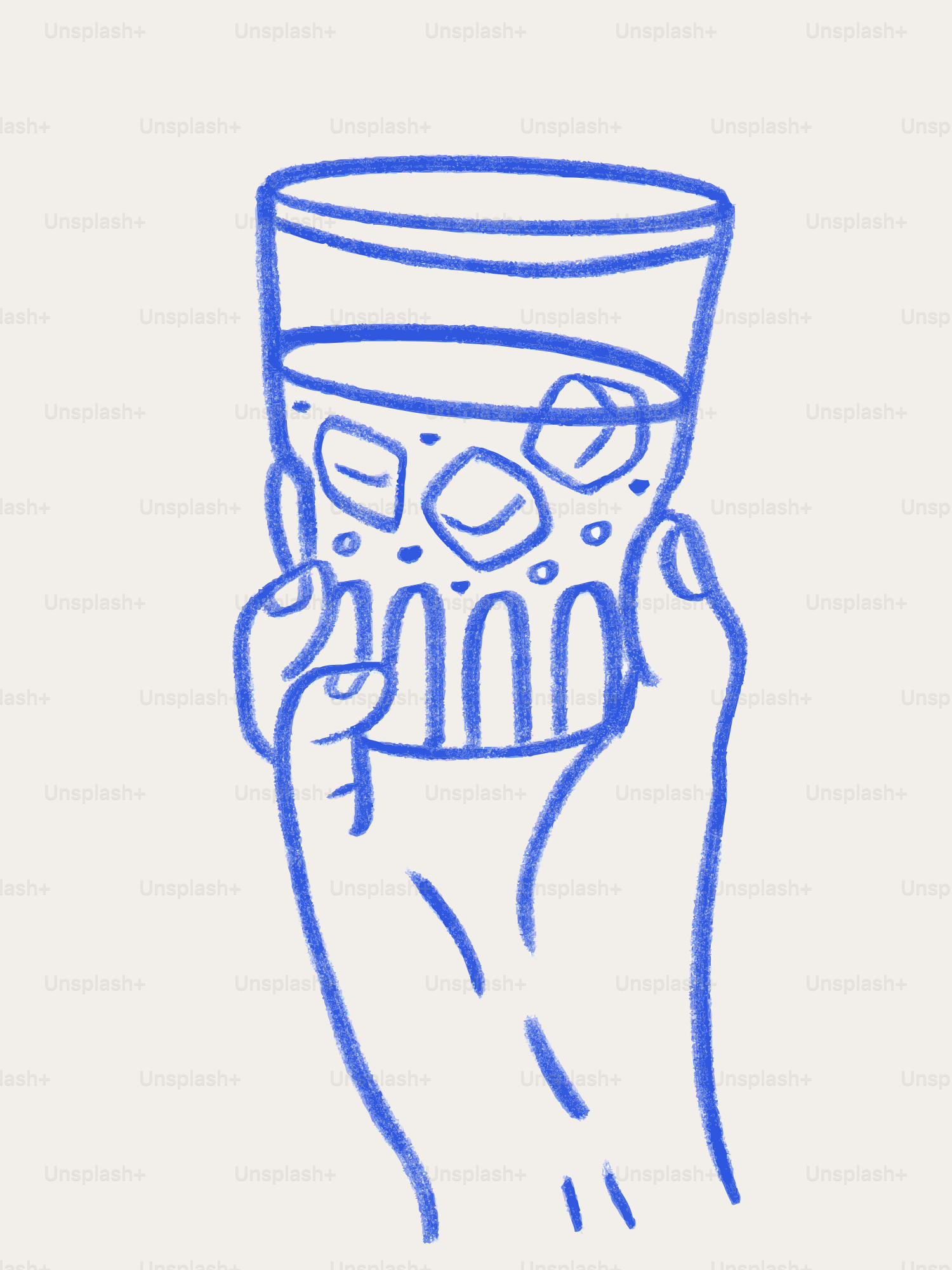 Mano sosteniendo un vaso de bebida helada