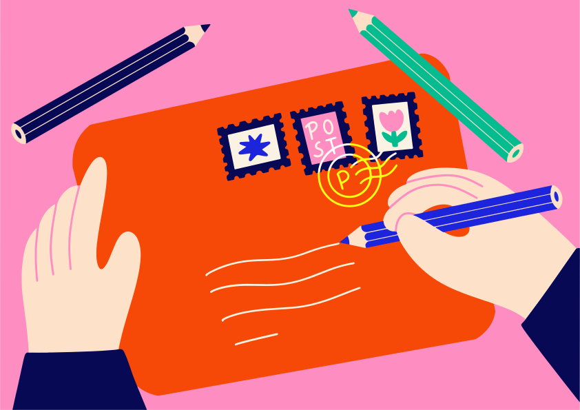 Handschrift auf einen orangefarbenen Umschlag mit Briefmarken.