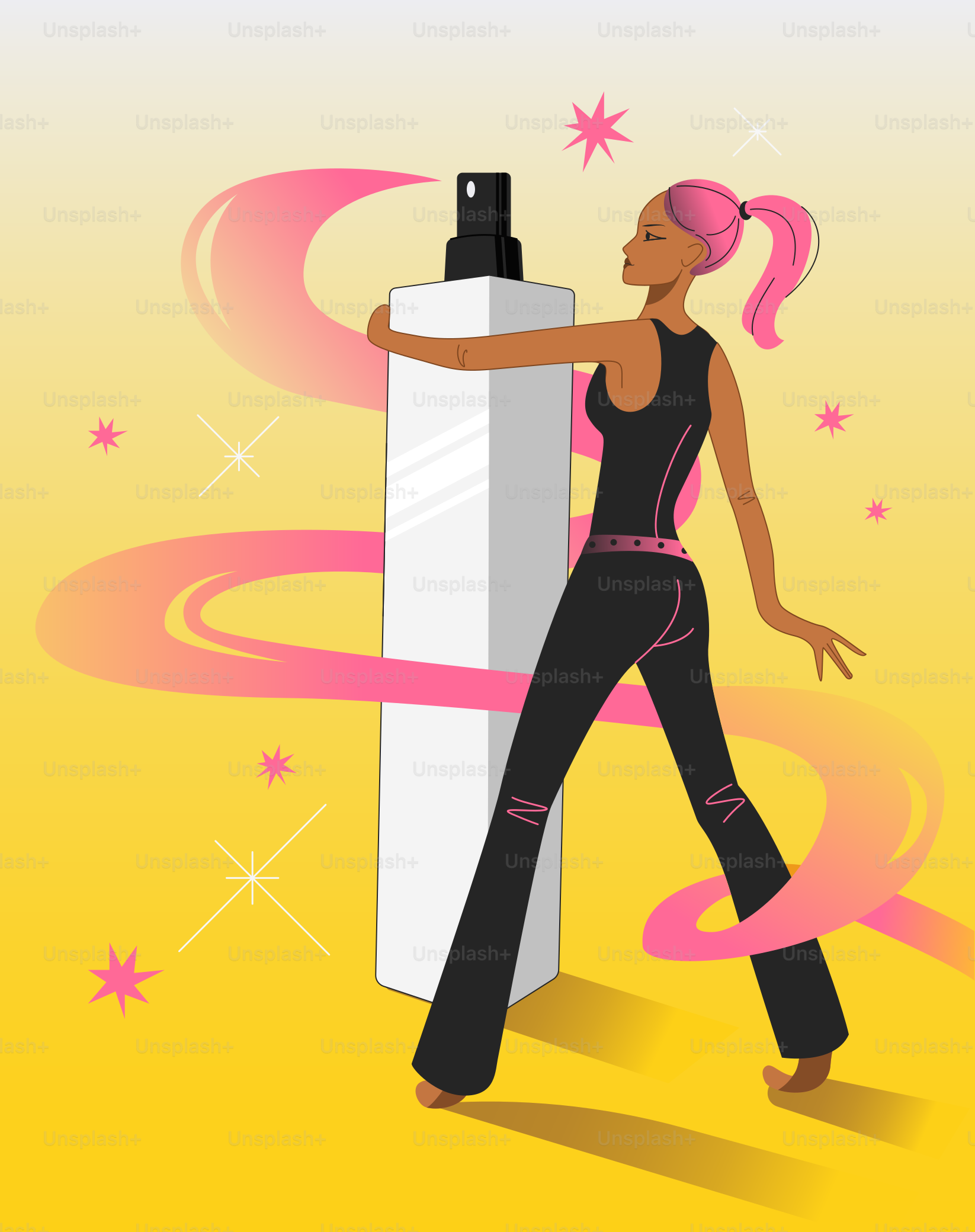 Femme aux cheveux roses vaporisant une grande bouteille