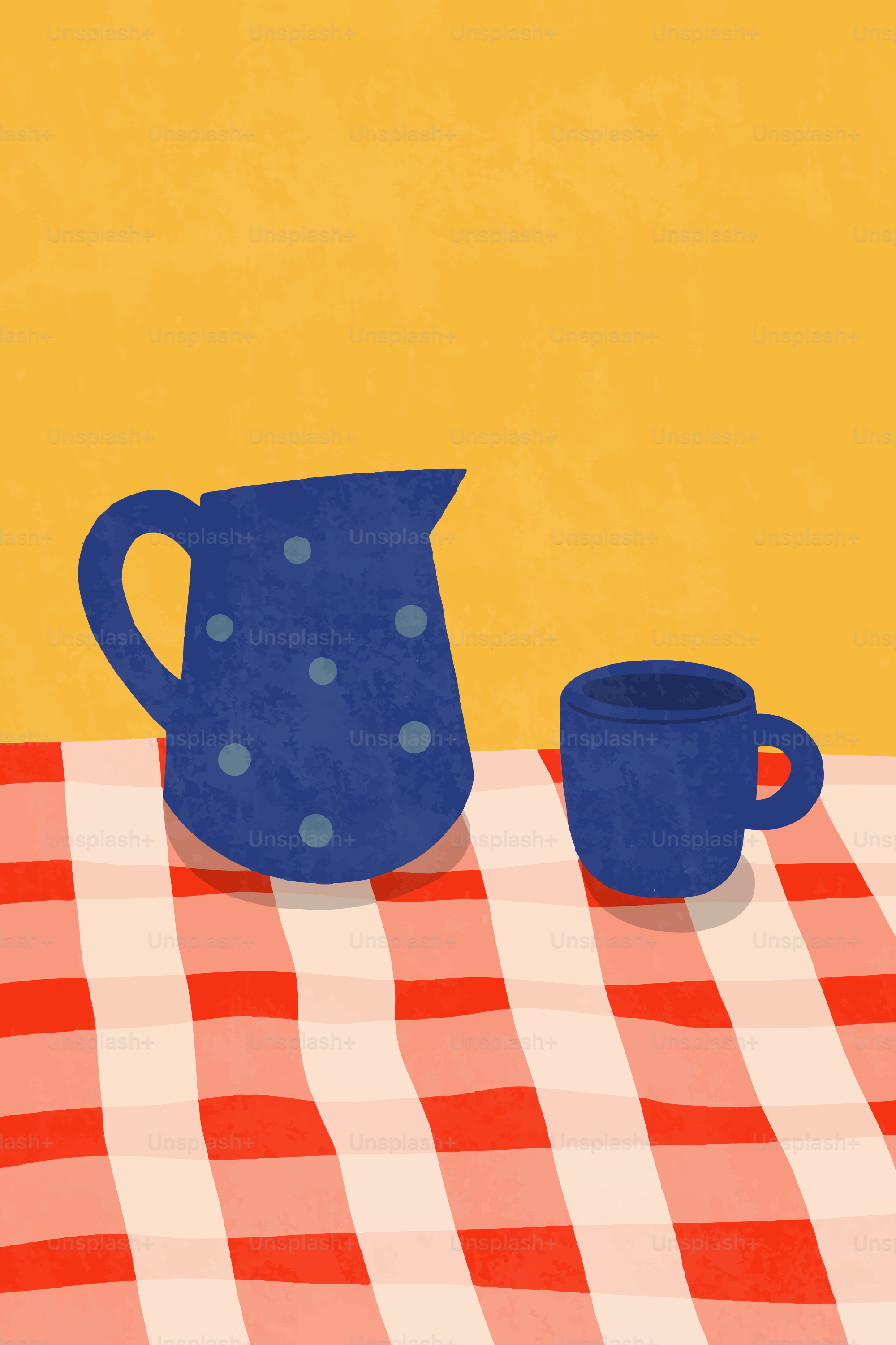 Blauer Krug und Becher auf rot karierten Tischdecken