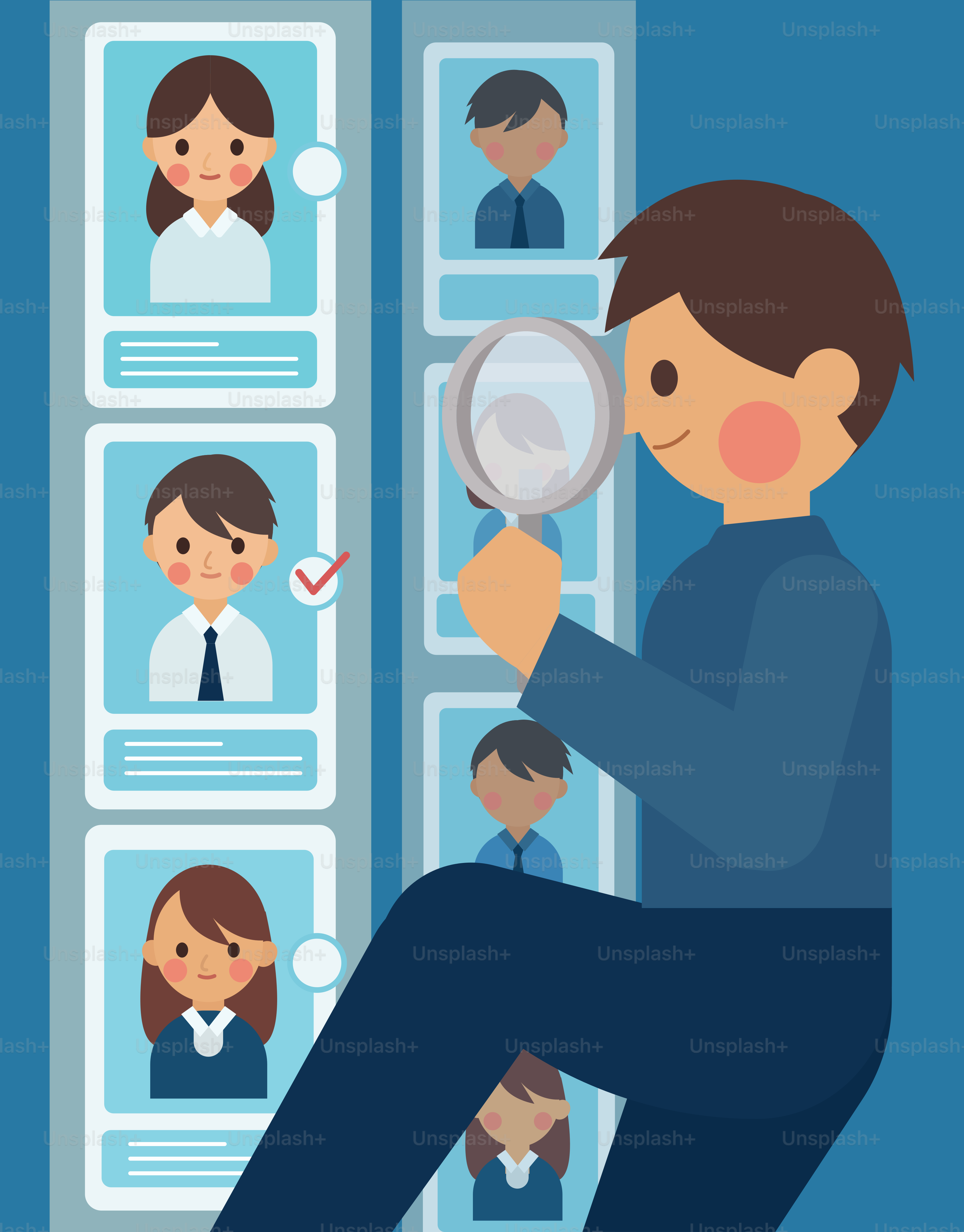 Un homme examine les profils des employés à la loupe.