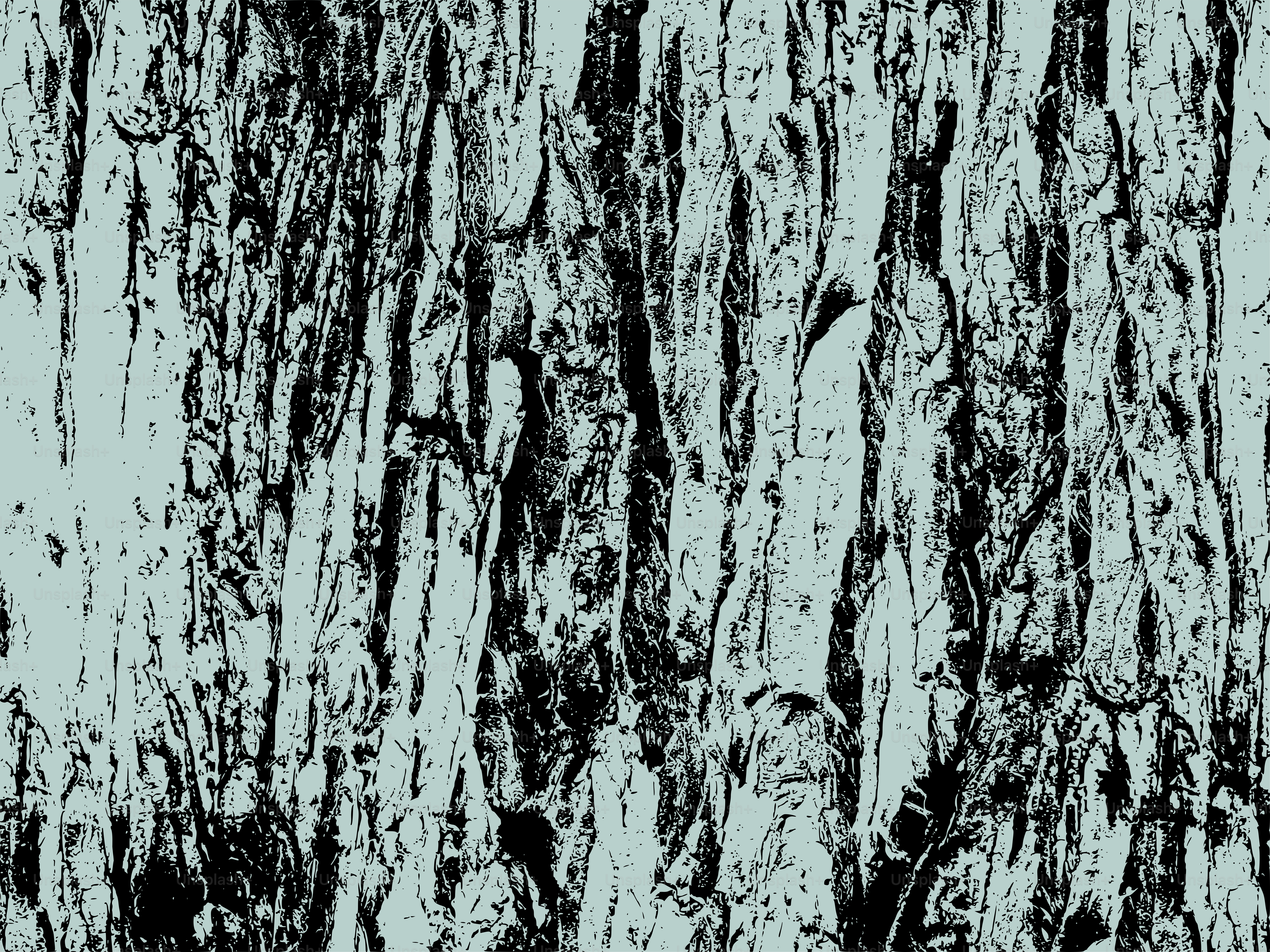 Nahaufnahme rauer Baumrindentextur mit hellblauem Hintergrund