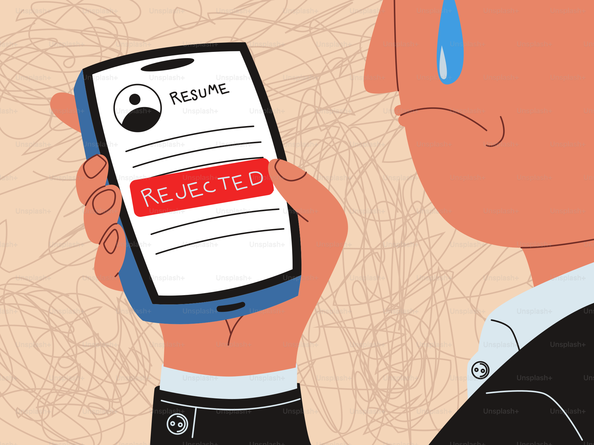Un homme pleure à propos d’un CV rejeté sur un écran téléphonique