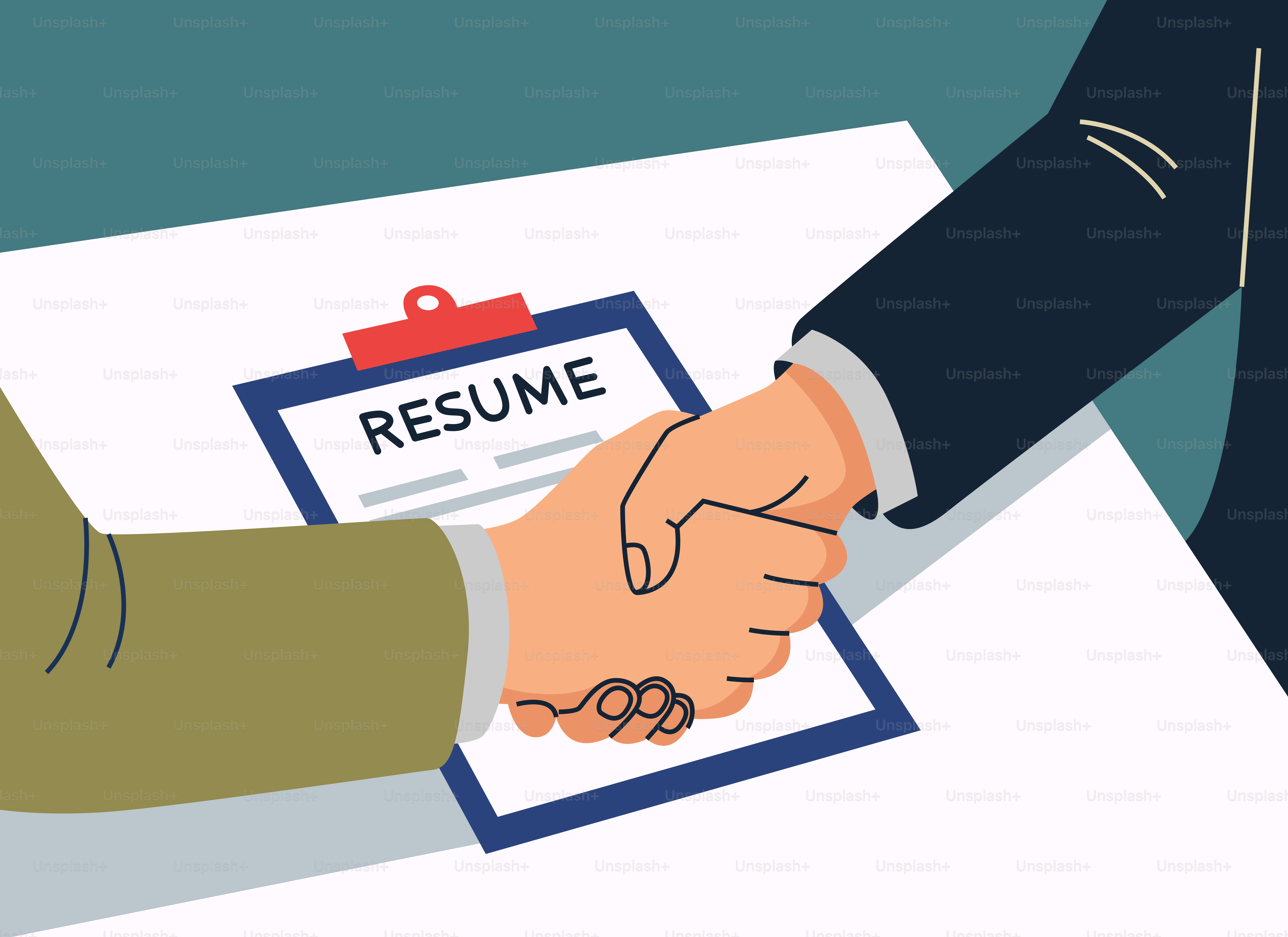 Due persone che si stringono la mano su un curriculum.