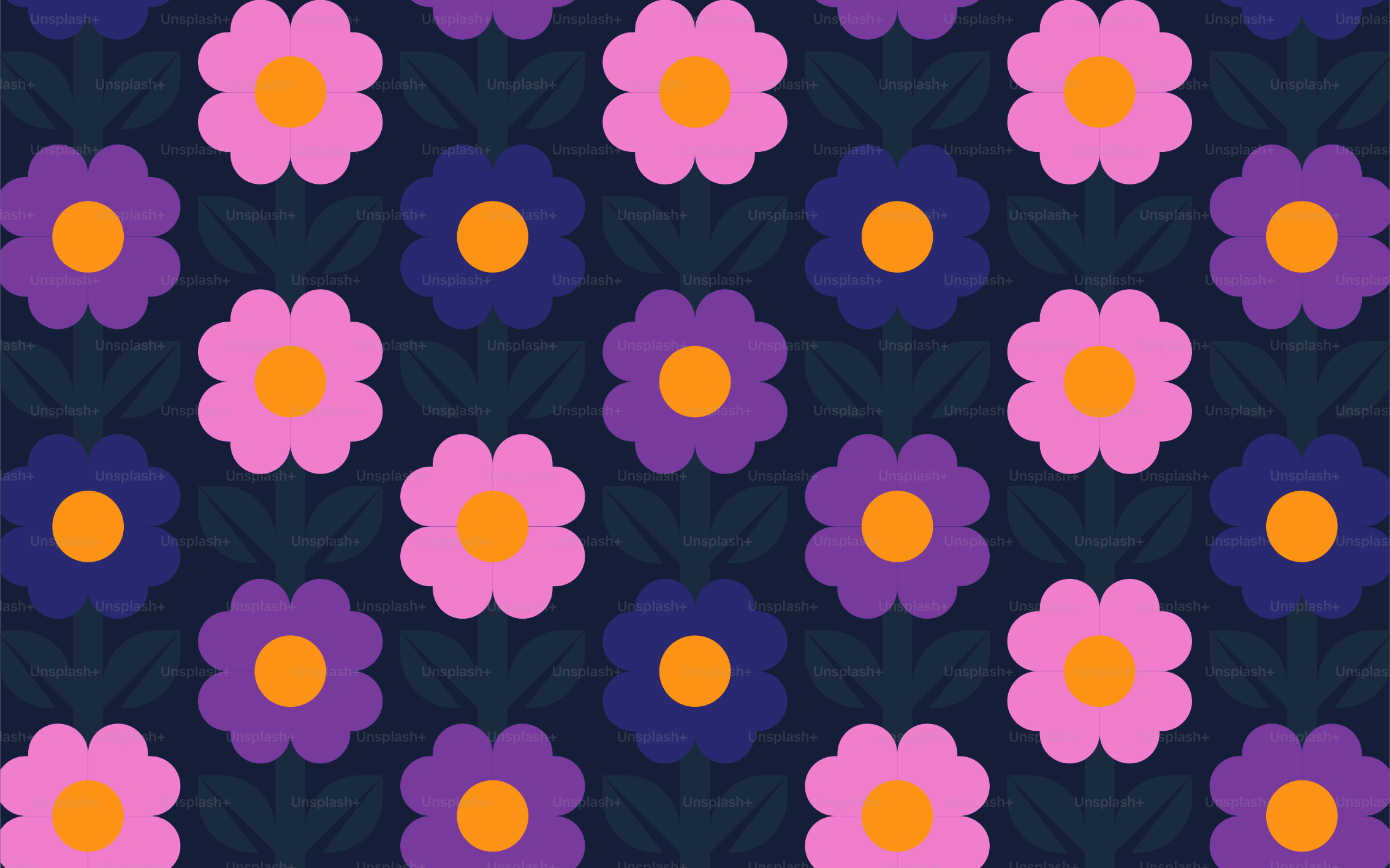 Un motivo di fiori viola e rosa con centri arancioni.