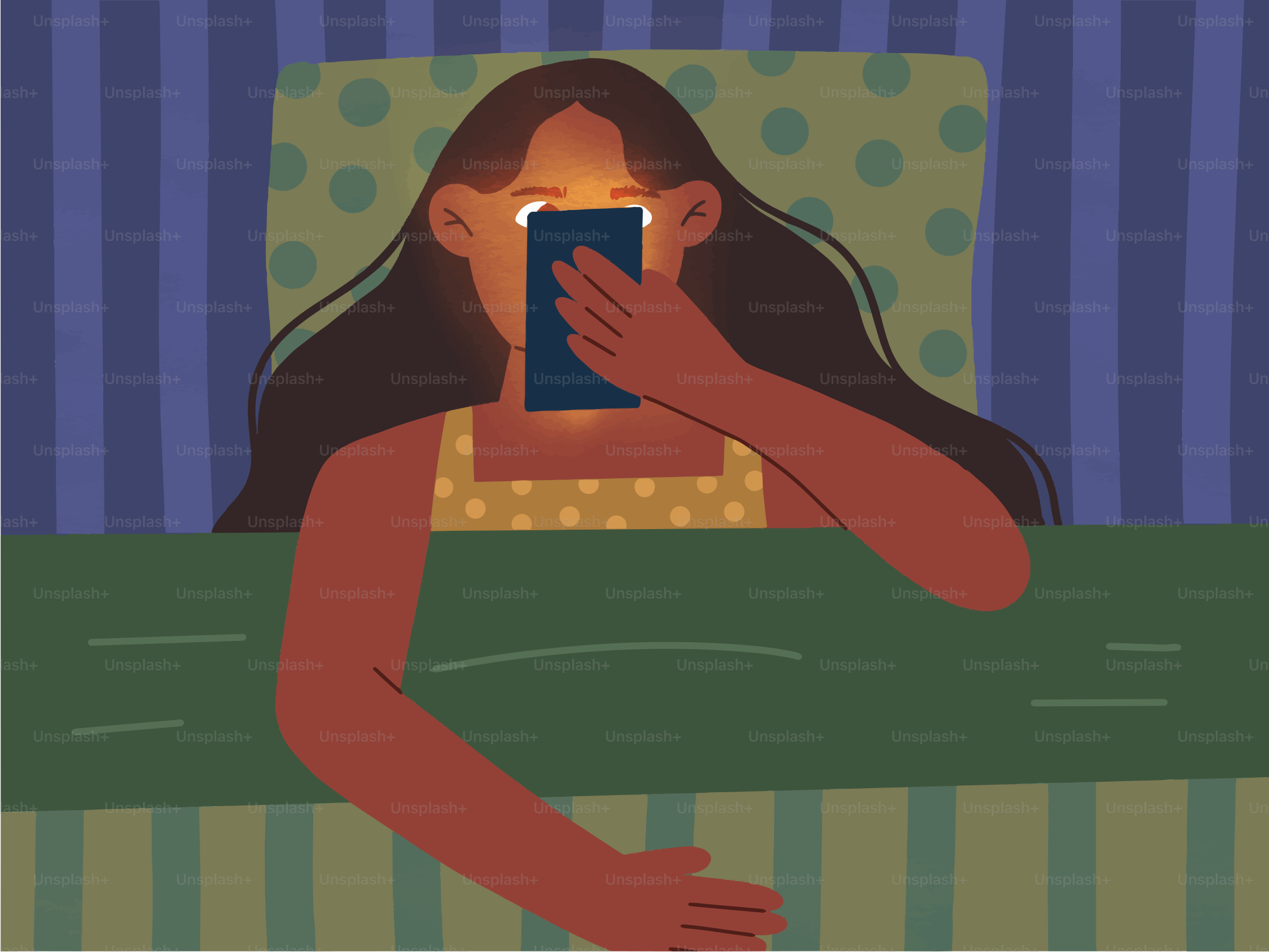 夜にベッドで携帯電話を使う女性