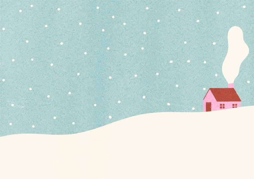 Una pequeña casa rosa con humo de chimenea en la nieve