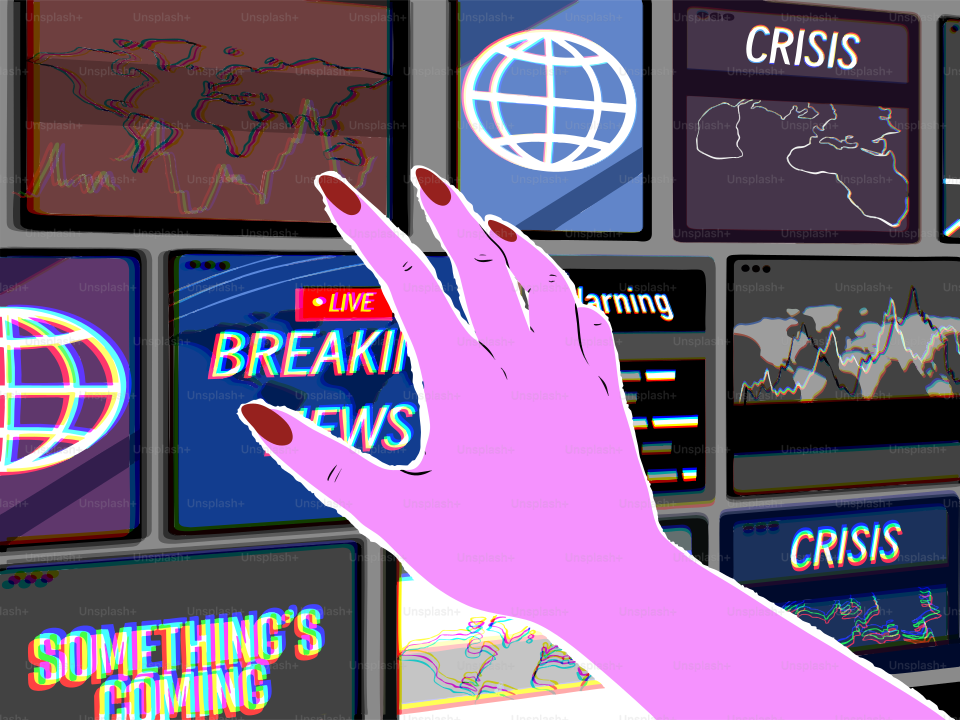 Hand greift nach Bildschirmen, die Nachrichten und Krisenwarnungen anzeigen.