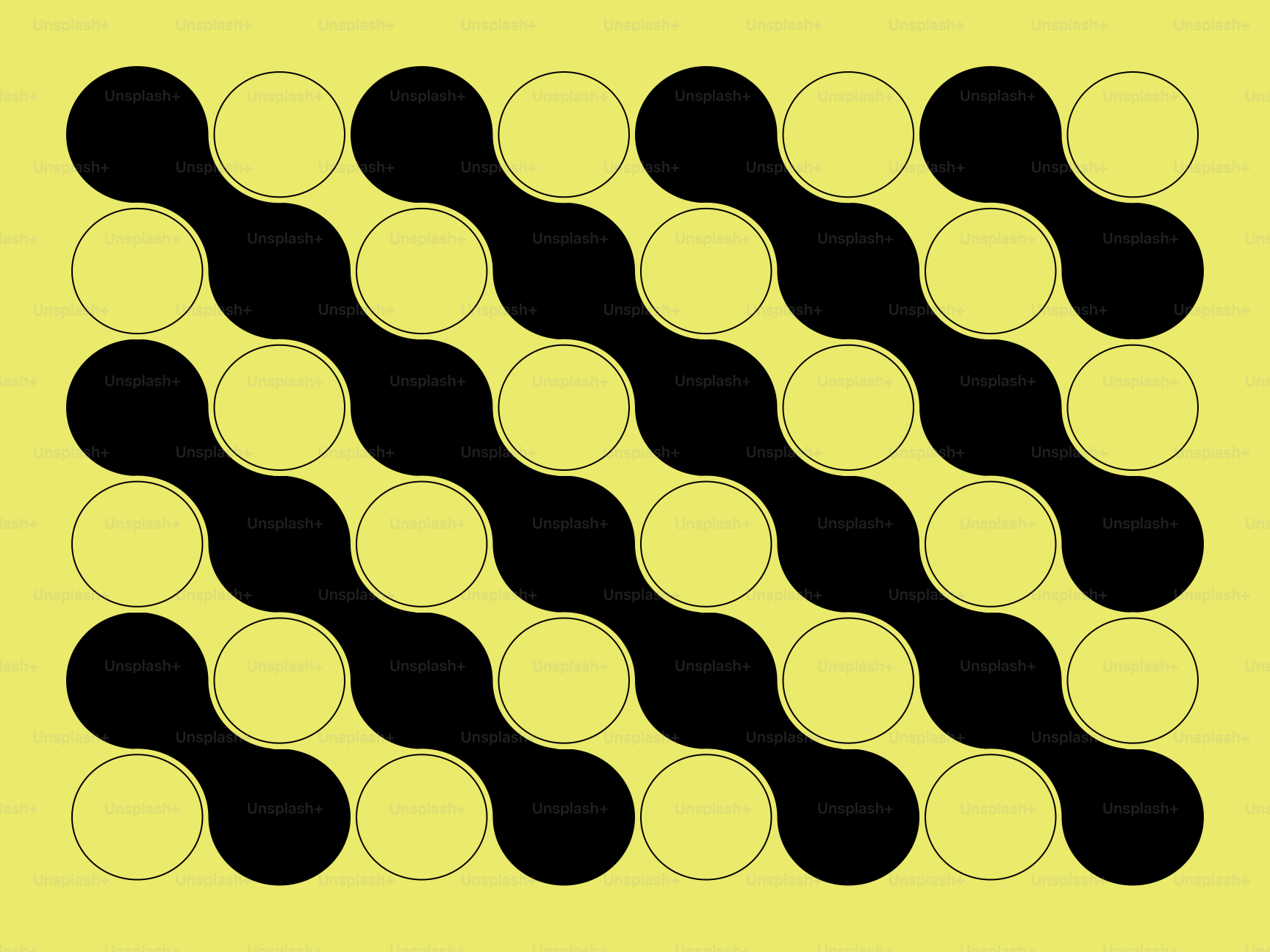Patrón abstracto de formas negras sobre fondo amarillo