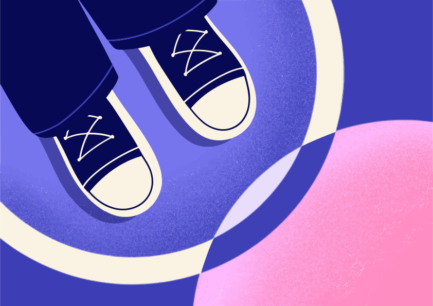 Un par de zapatillas oscuras sobre fondo azul.