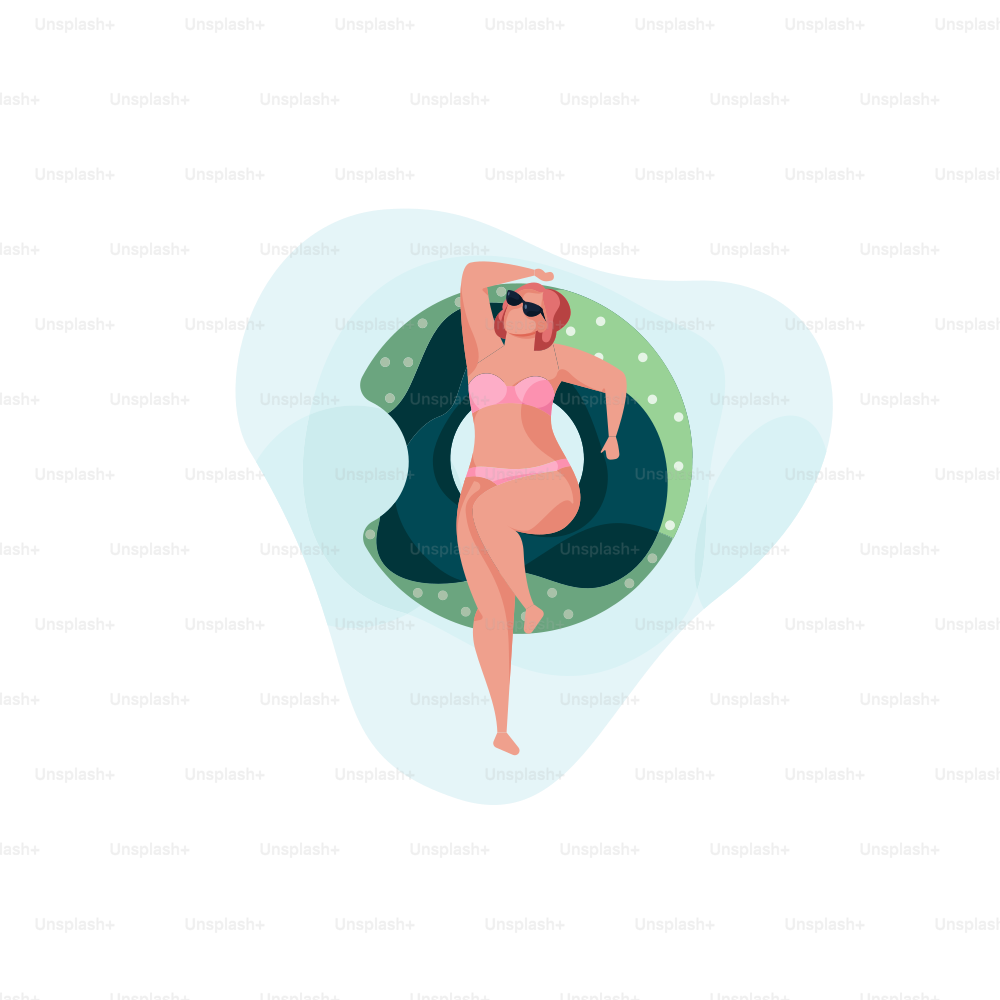 Frau im rosa Bikini entspannt sich auf einem aufblasbaren Ring