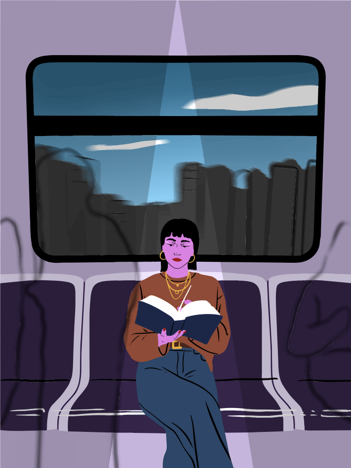 Femme lisant un livre dans un train