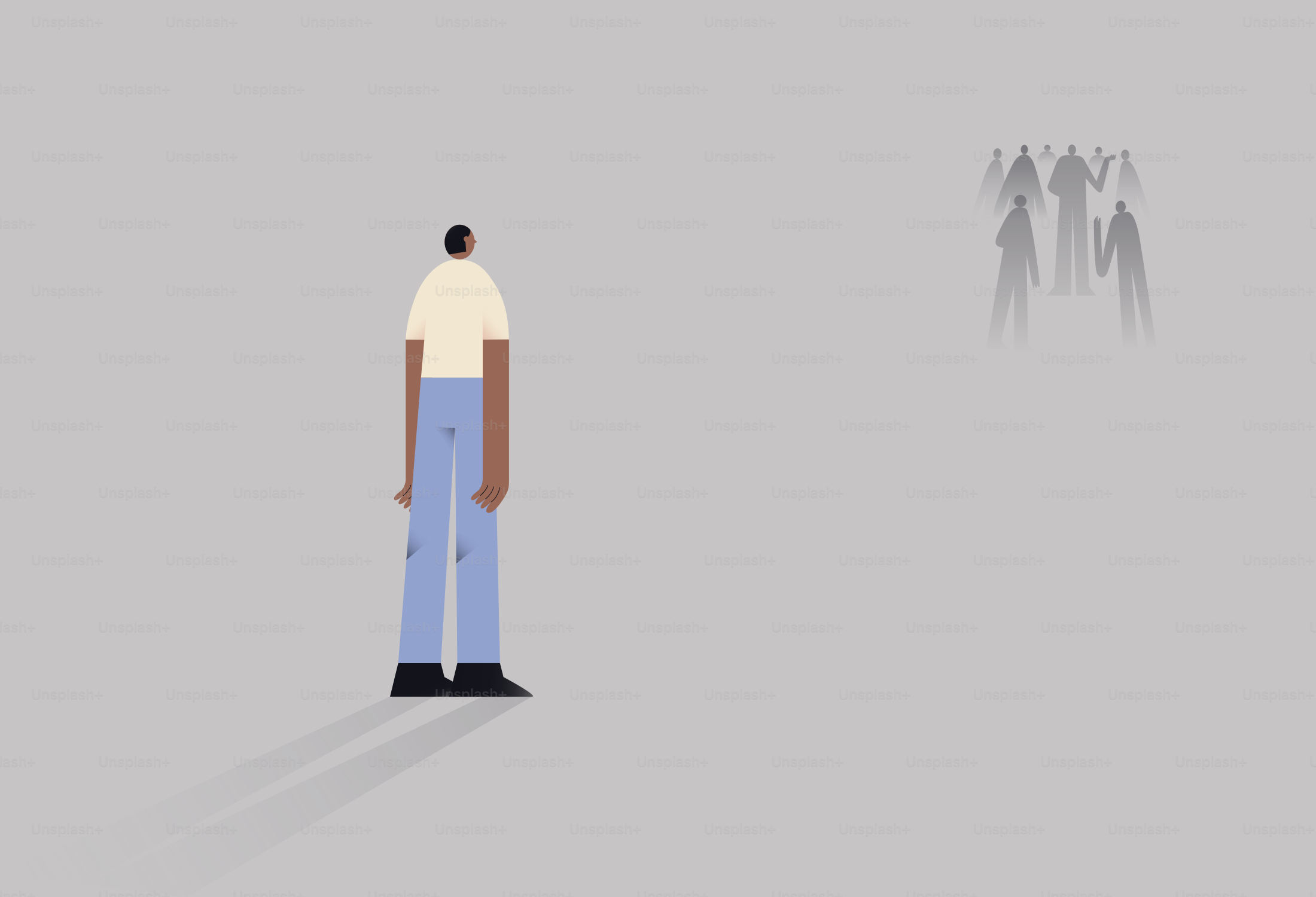 Hombre solo, mirando a la multitud lejana