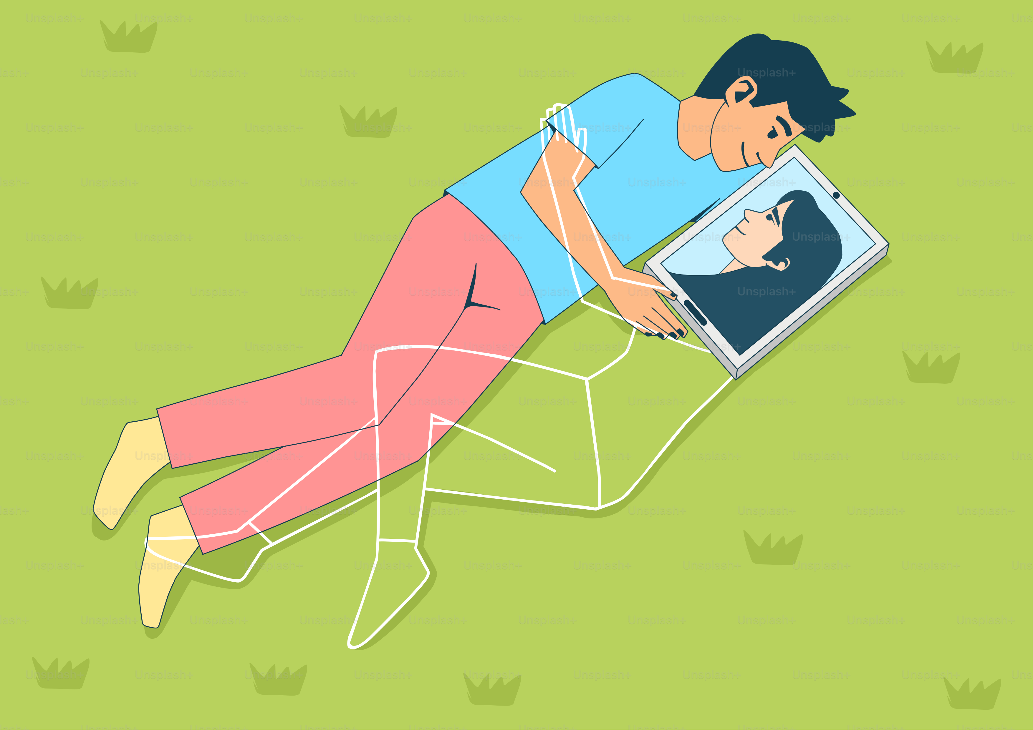 Uomo sdraiato guardando una foto di una donna