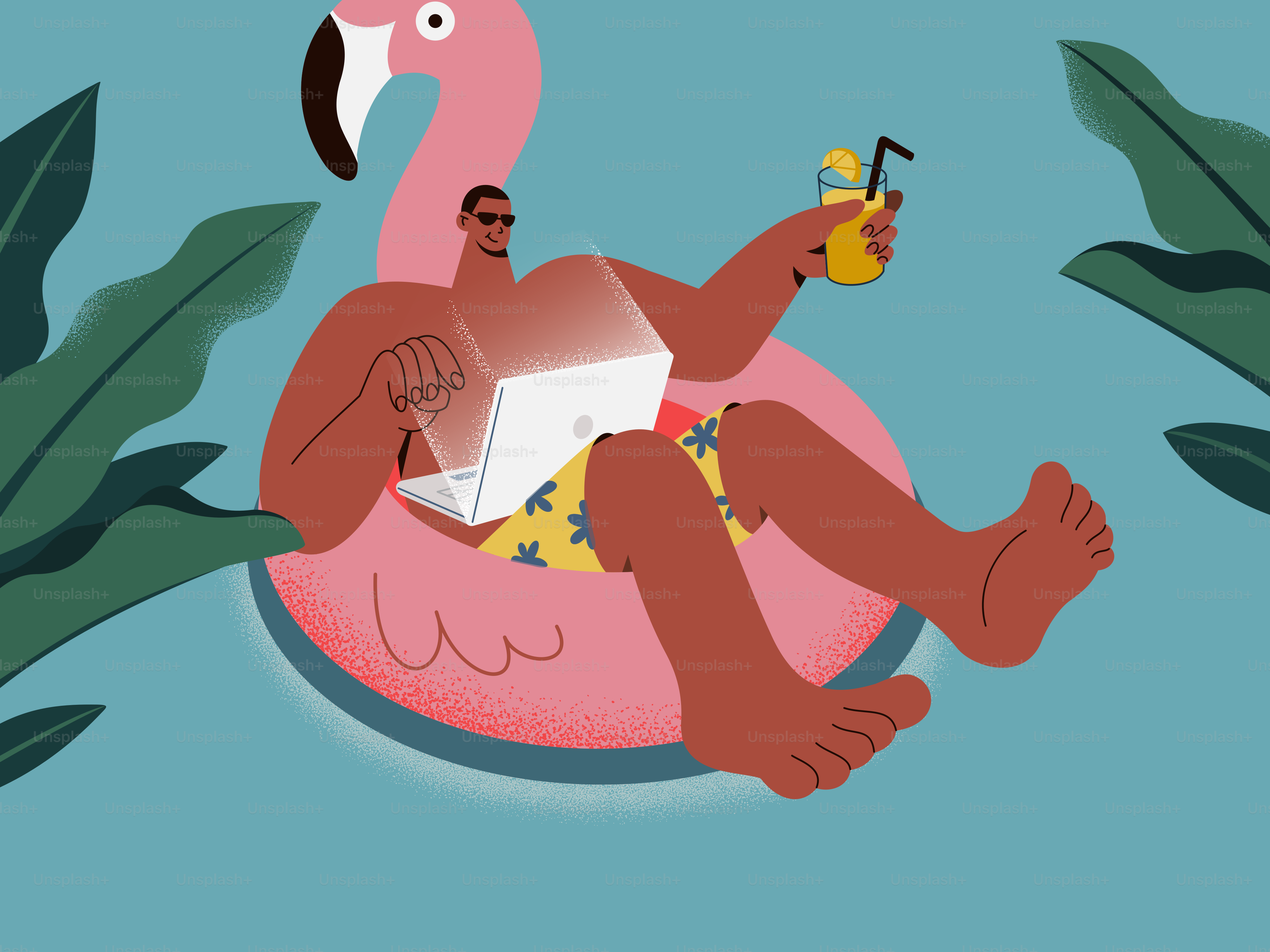 フラミンゴフロートに乗った男性がノートパソコンと飲み物を持っている