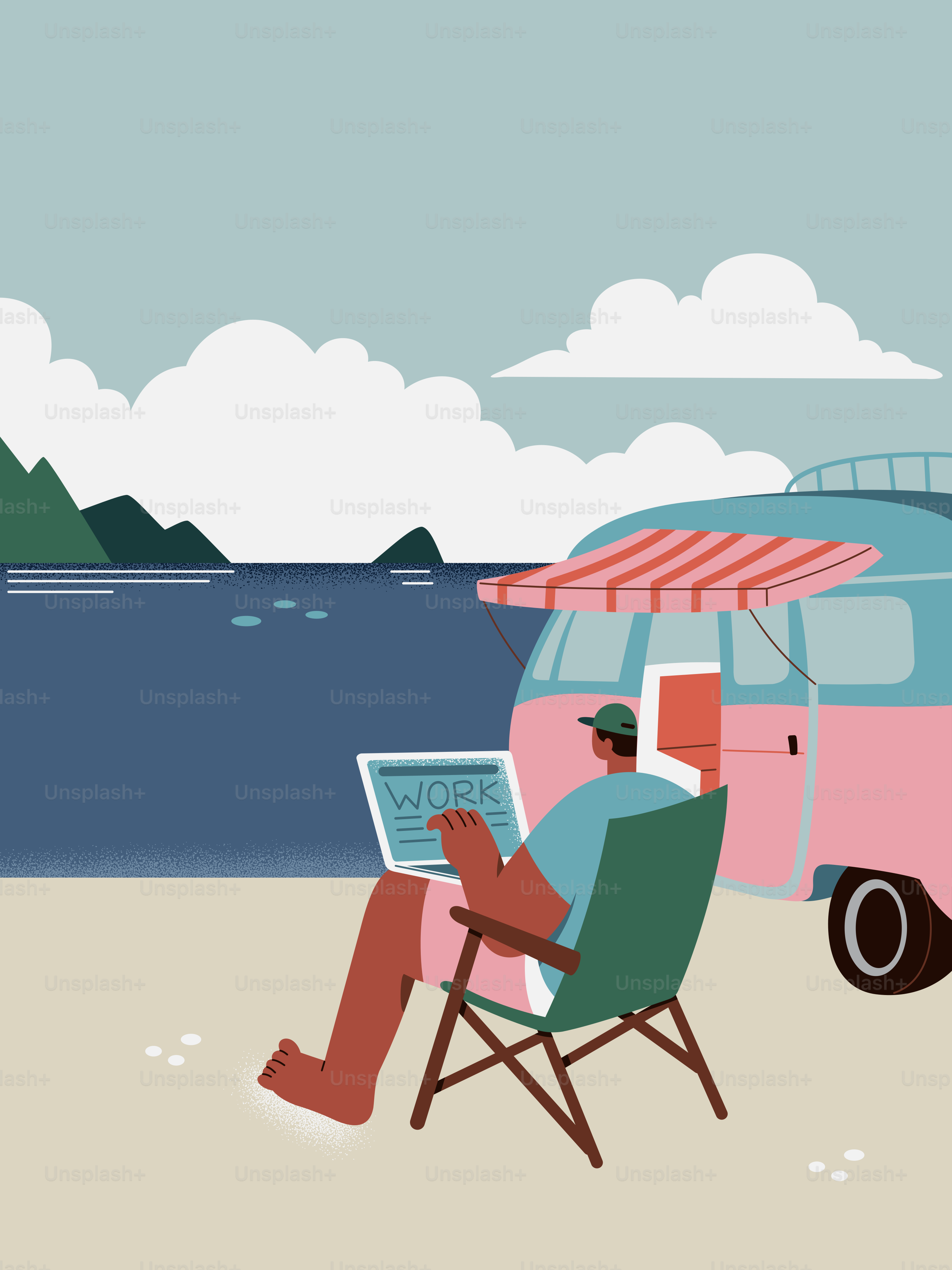 Uomo che lavora al portatile vicino al camper in spiaggia.