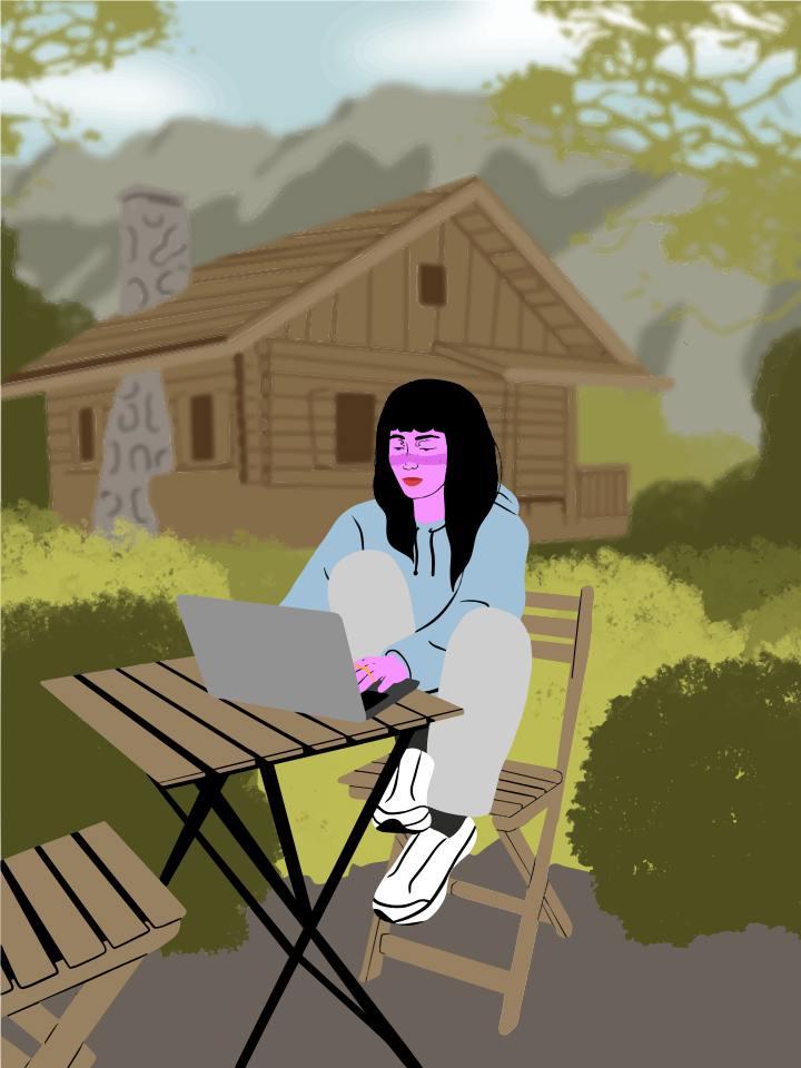 Mulher trabalhando no laptop do lado de fora da cabana rústica