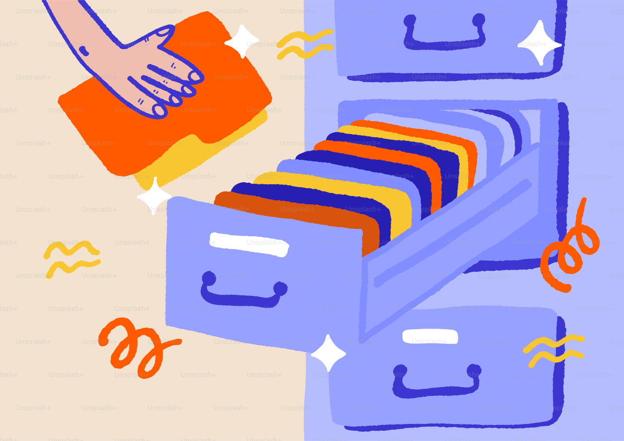 Membersihkan lemari arsip dengan tangan dengan folder warna-warni.