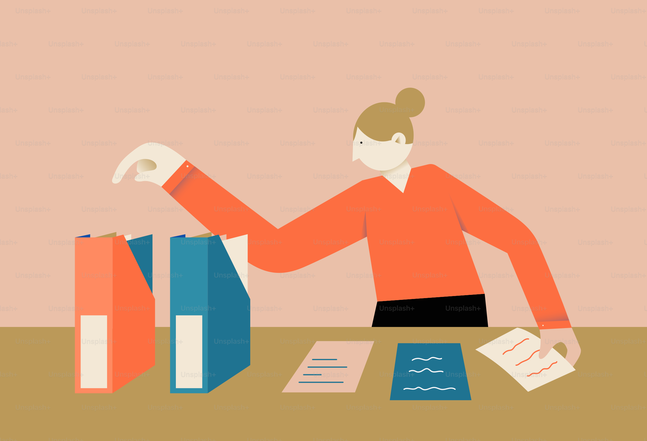 女性が机の上でフォルダーや書類を整理している
