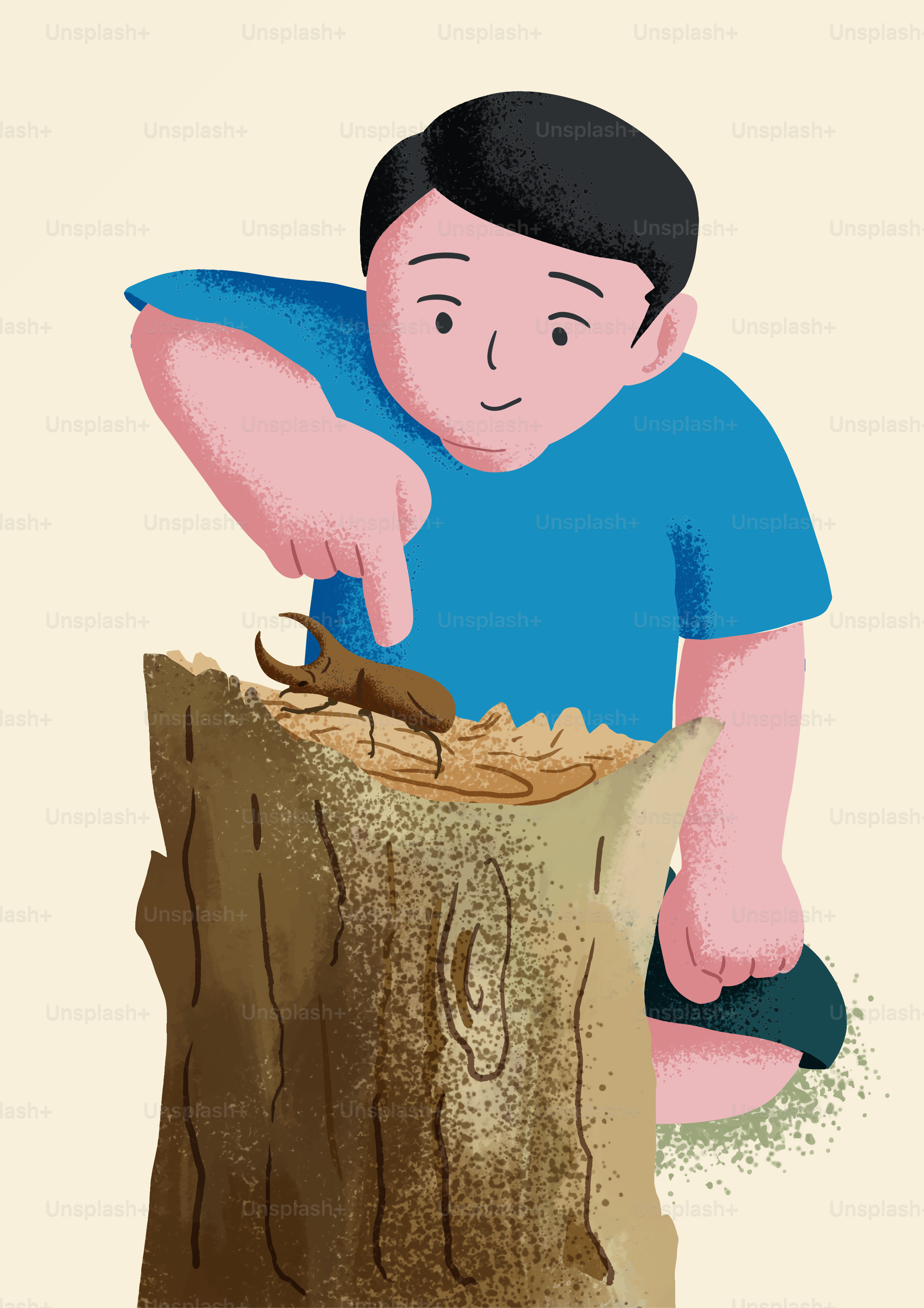 Un garçon pointe un scarabée sur une souche d’arbre.