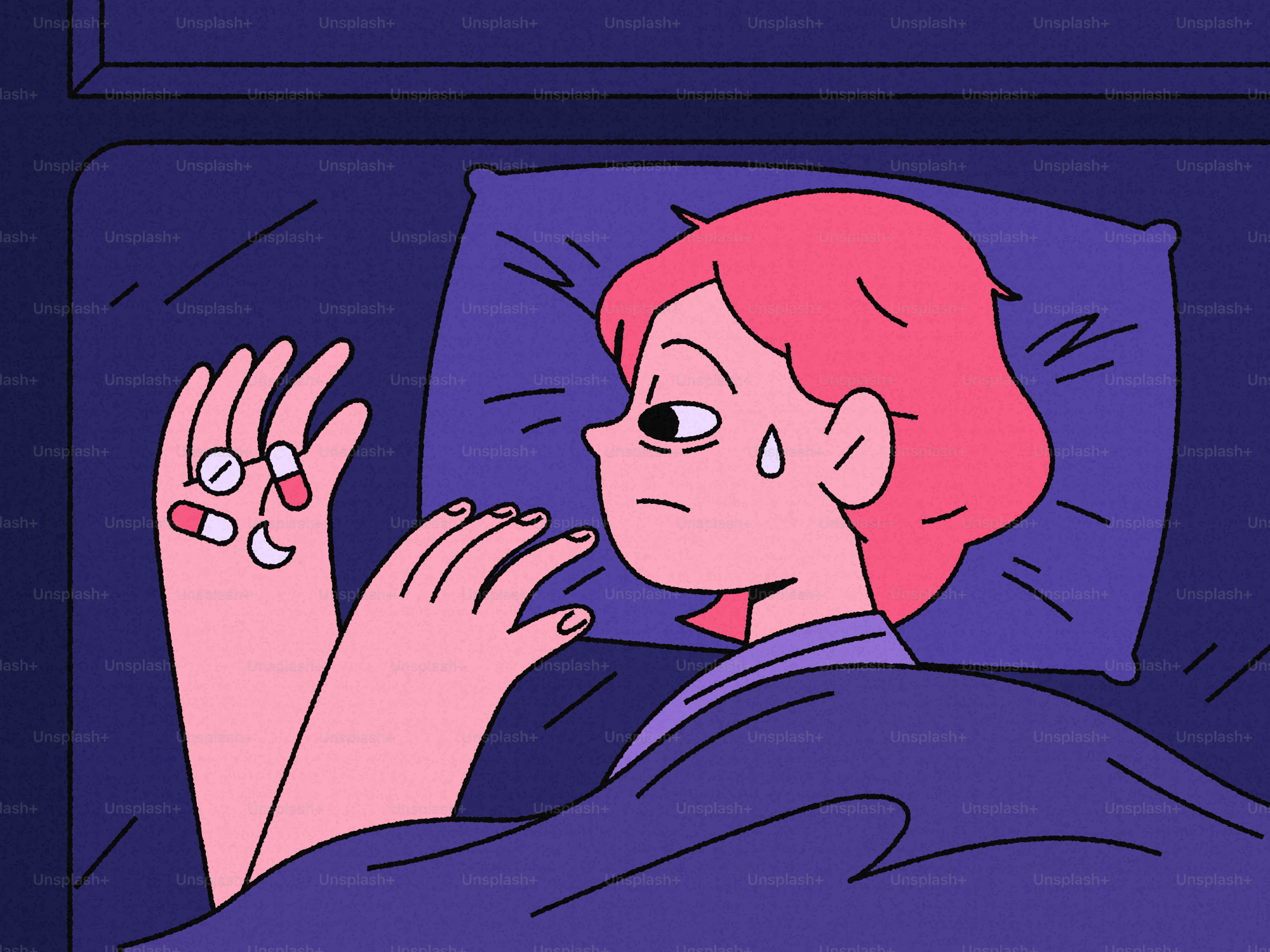 Persona preocupada en la cama sosteniendo varias pastillas por la noche.