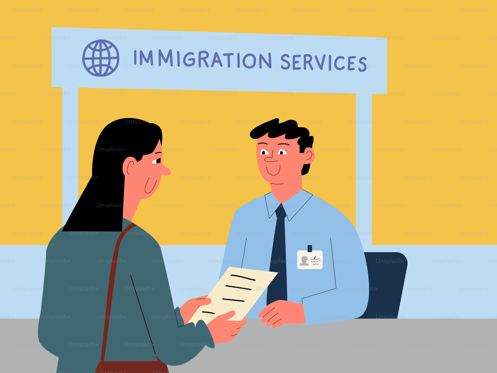 Una donna presenta documenti a un agente dei servizi di immigrazione.