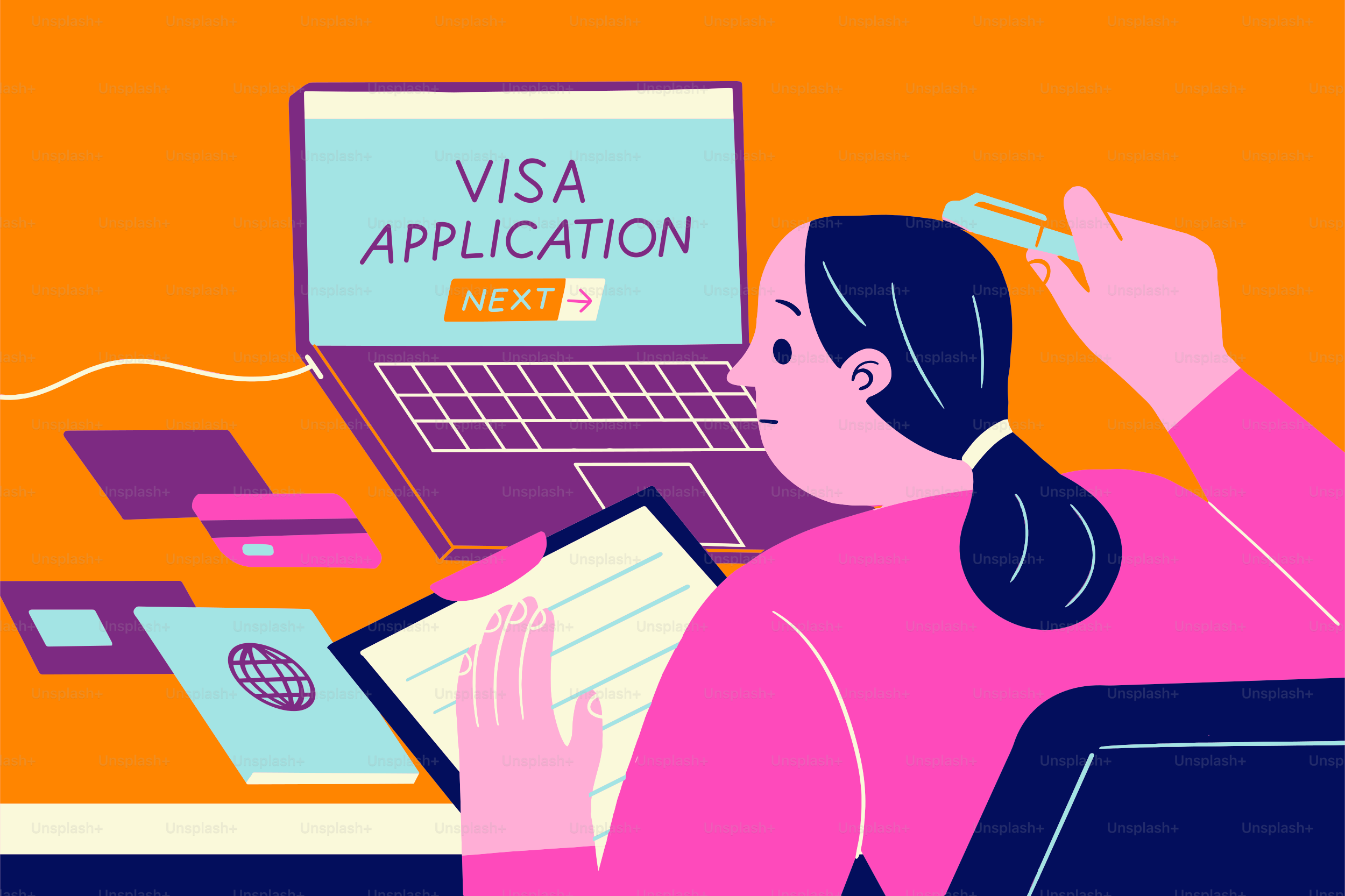 Mulher preenchendo a solicitação de visto online com laptop e passaporte.